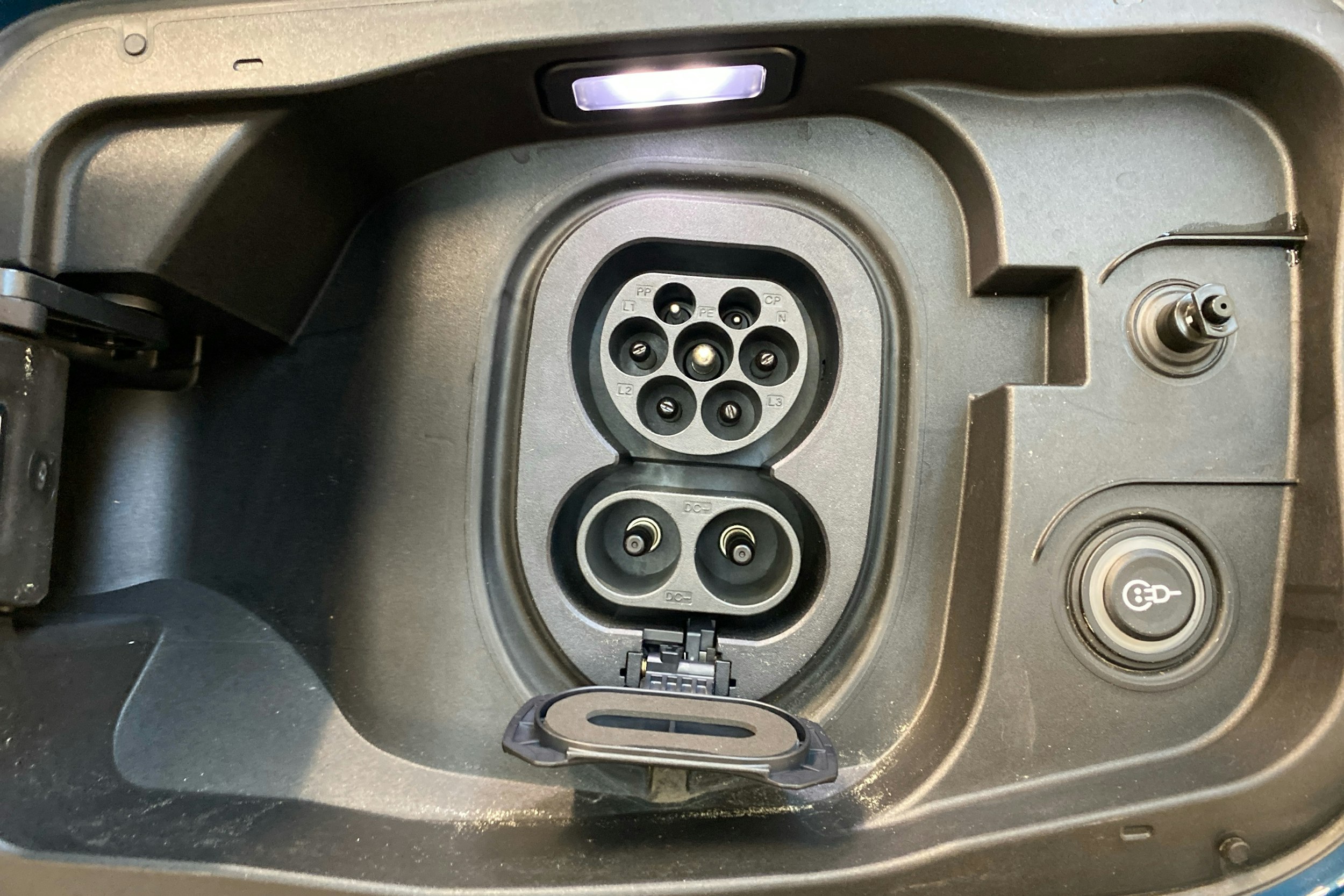 sininen Audi A6 e-tron 2025 kuva 15.