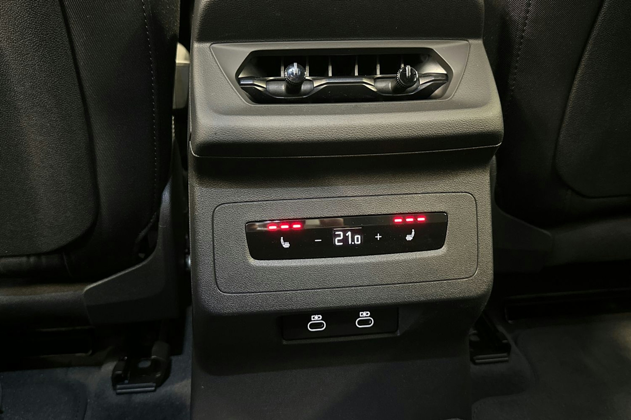 met. sininen Audi A6 e-tron 2025 kuva 11.