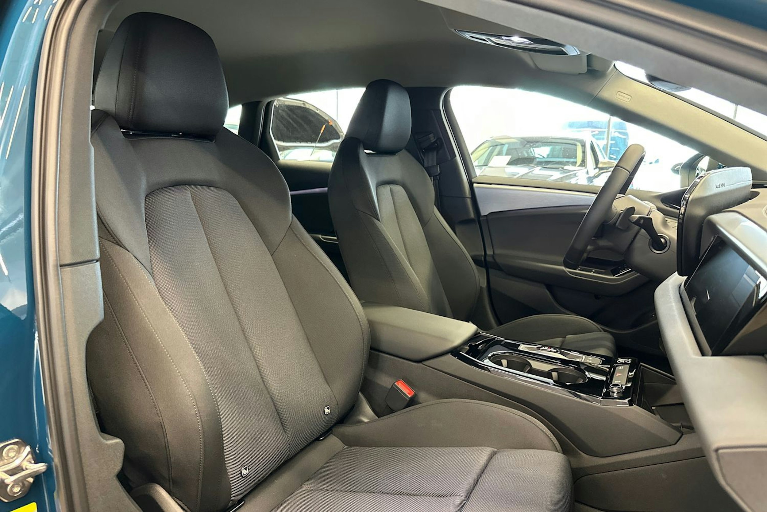 met. sininen Audi A6 e-tron 2025 kuva 13.