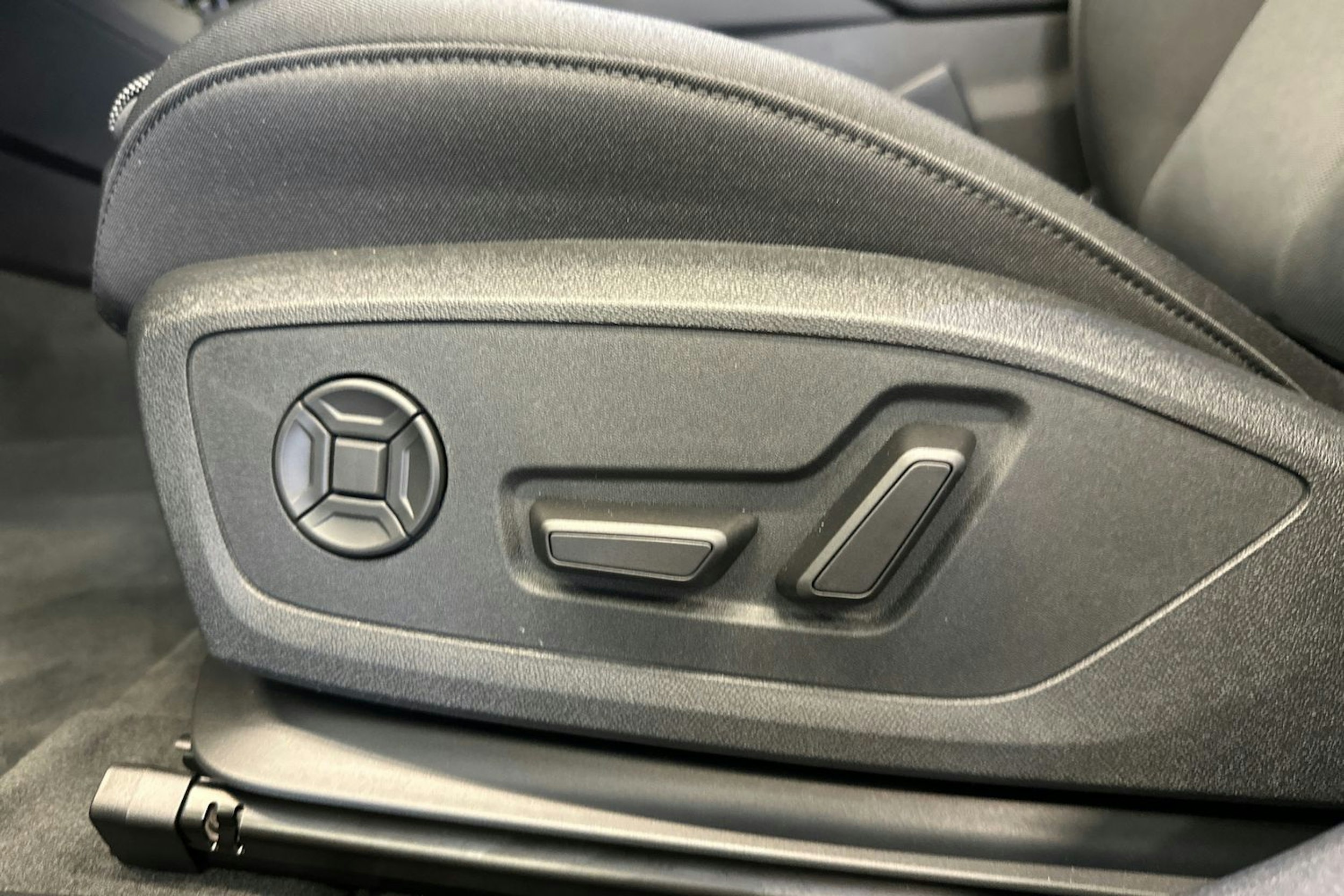 met. sininen Audi A6 e-tron 2025 kuva 14.
