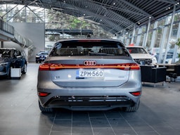 met. harmaa Audi A6 e-tron 2025 kuva 8.