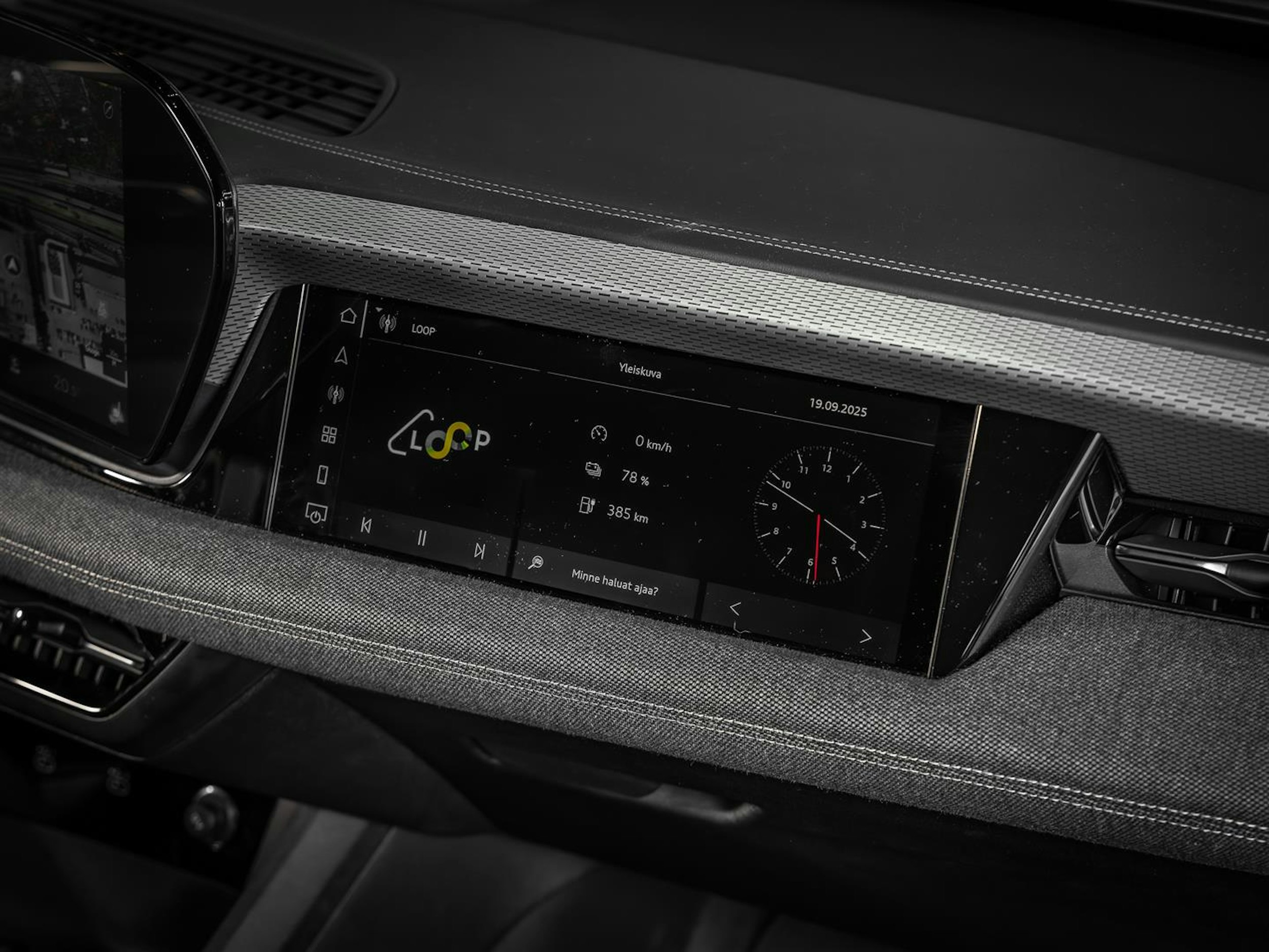 met. harmaa Audi A6 e-tron 2025 kuva 14.