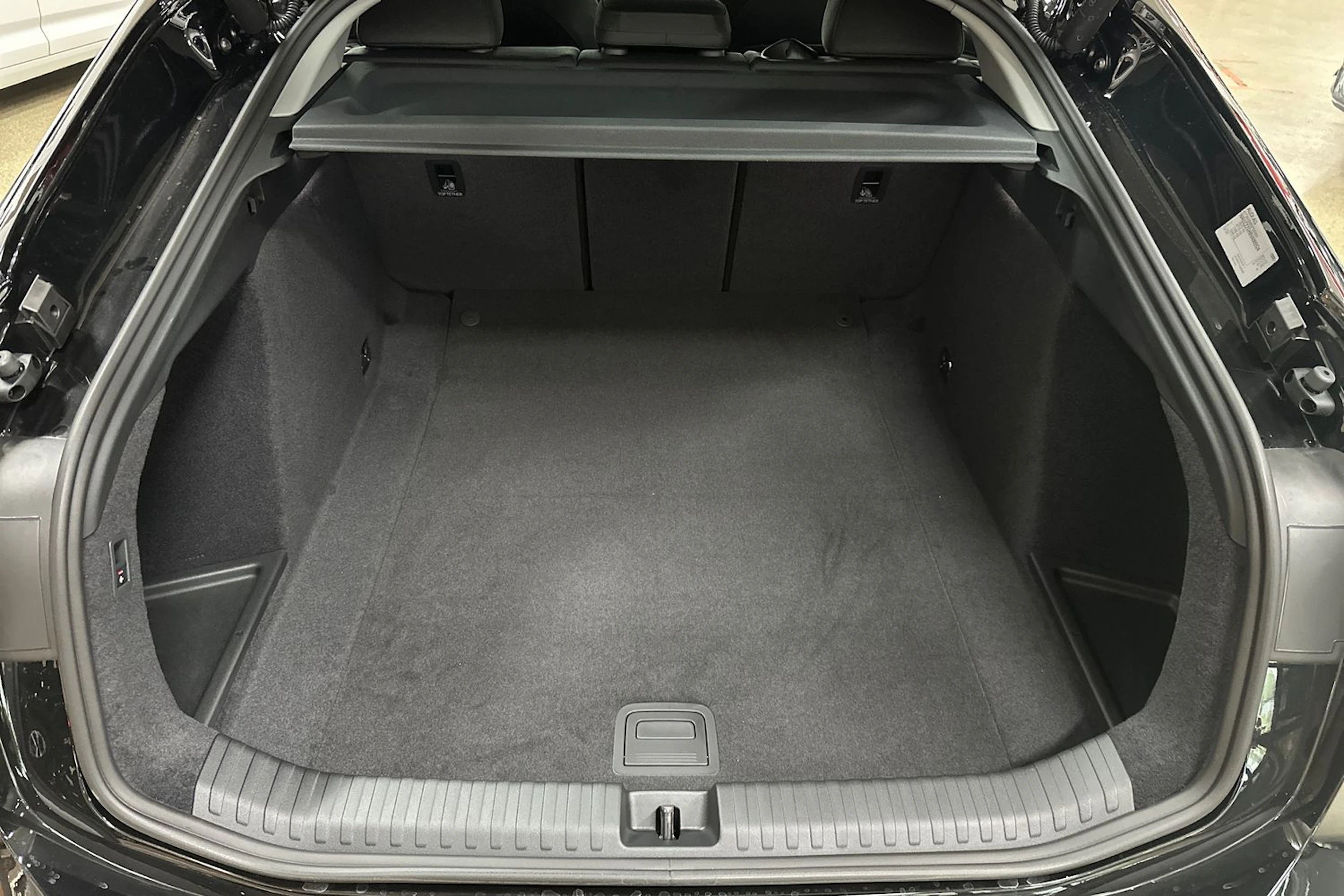 met. musta Audi A6 e-tron 2026 kuva 13.