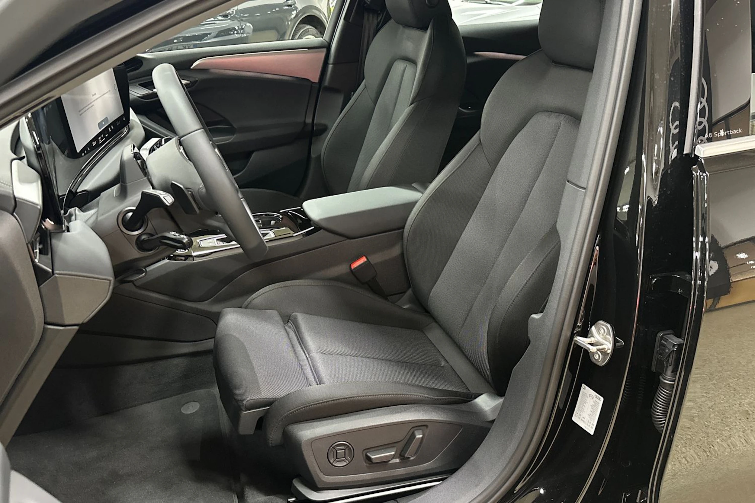 met. musta Audi A6 e-tron 2026 kuva 19.