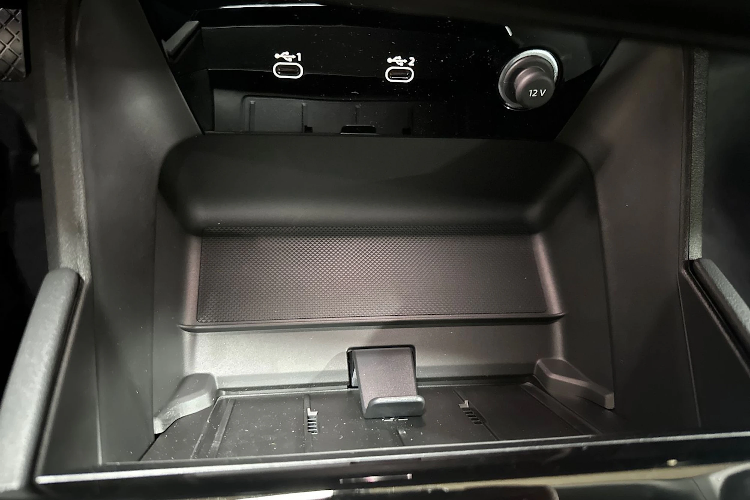 met. musta Audi A6 e-tron 2026 kuva 34.