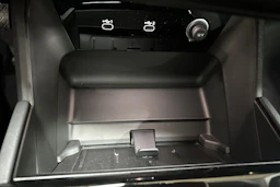 met. musta Audi A6 e-tron 2026 kuva 34.