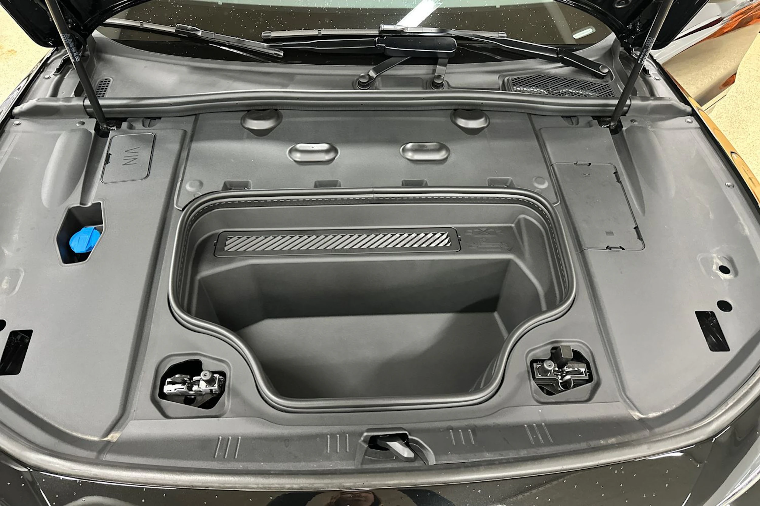 met. musta Audi A6 e-tron 2026 kuva 35.