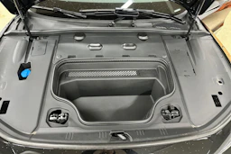 met. musta Audi A6 e-tron 2026 kuva 35.