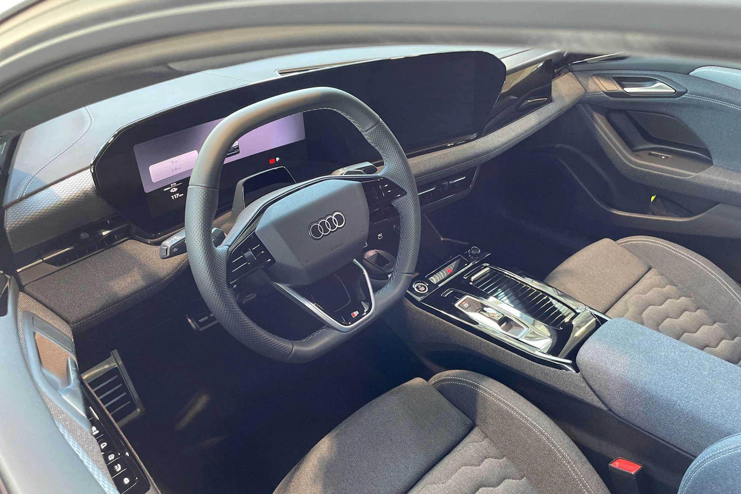 musta Audi A6 e-tron 2026 kuva 6.
