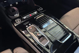 musta Audi A6 e-tron 2026 kuva 15.