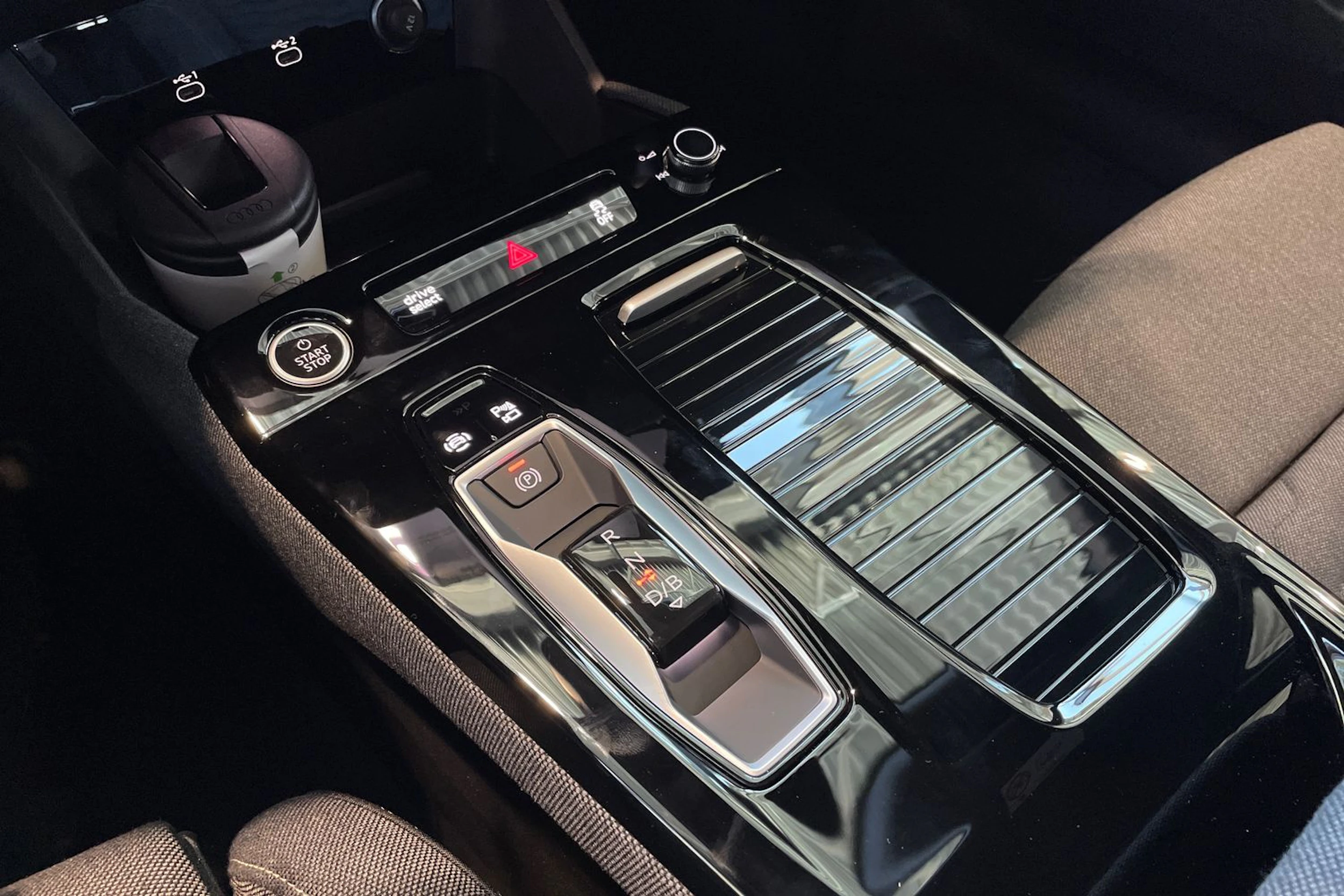 musta Audi A6 e-tron 2026 kuva 15.