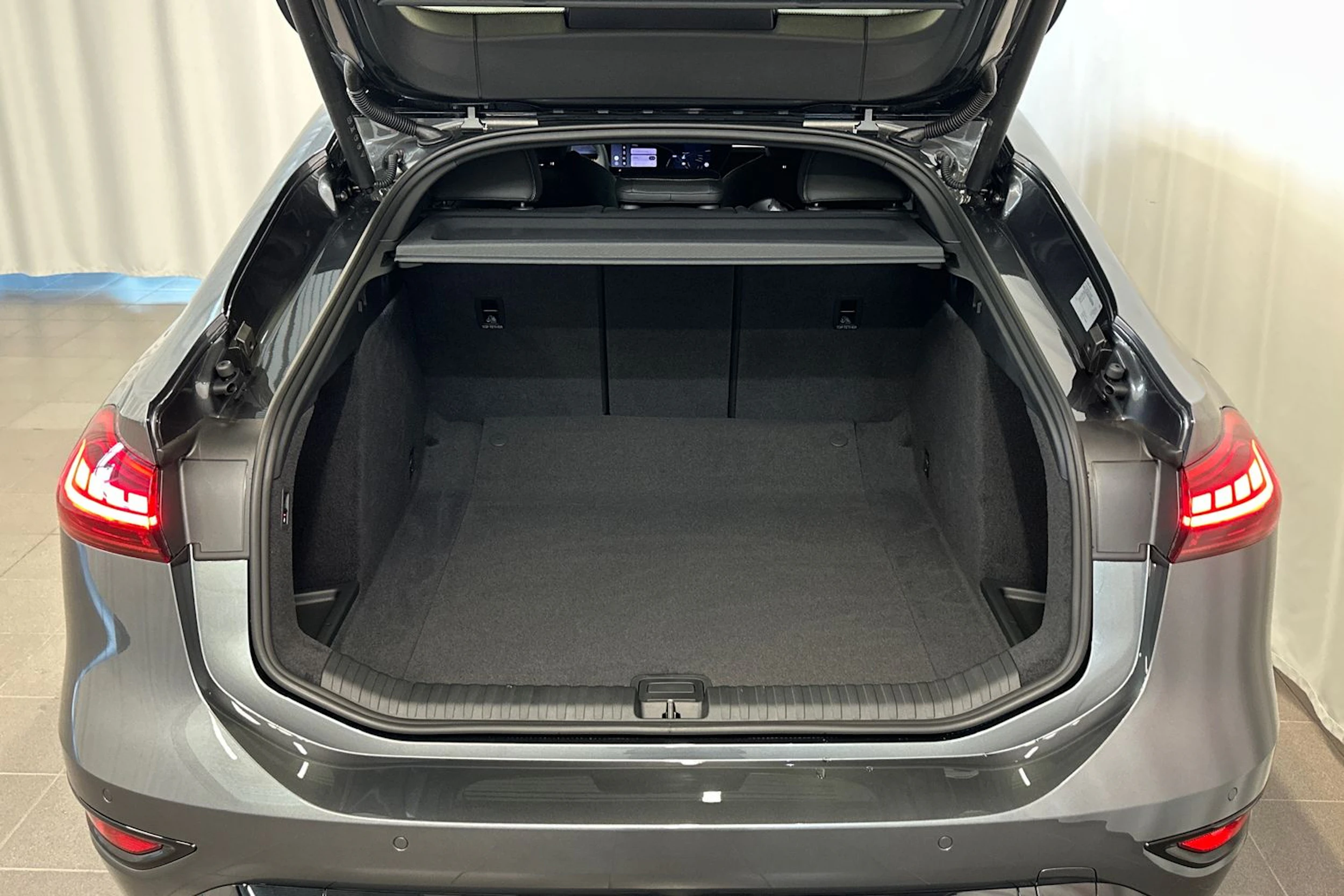 daytona harmaa Audi A6 e-tron 2026 kuva 12.