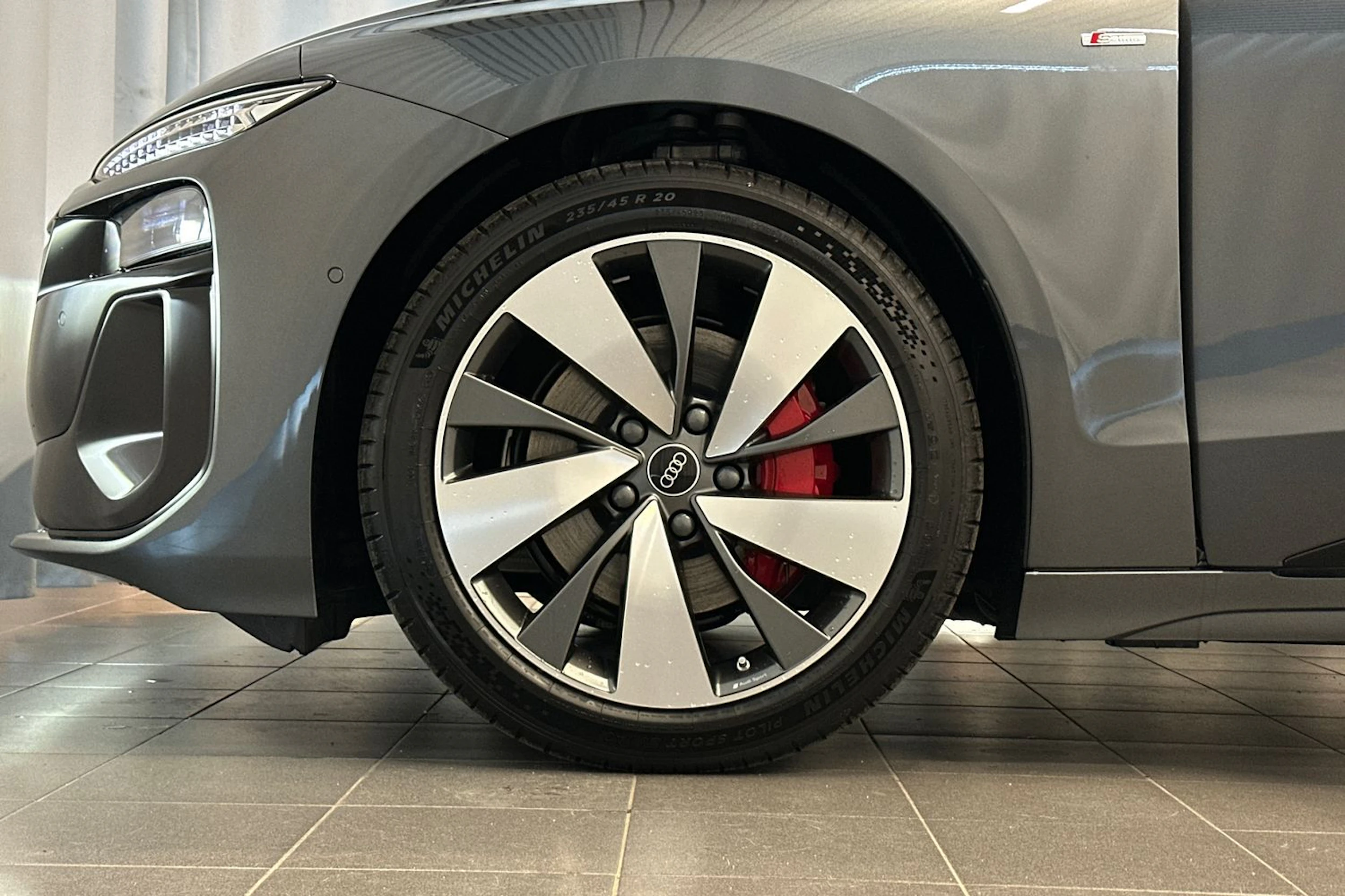 daytona harmaa Audi A6 e-tron 2026 kuva 23.