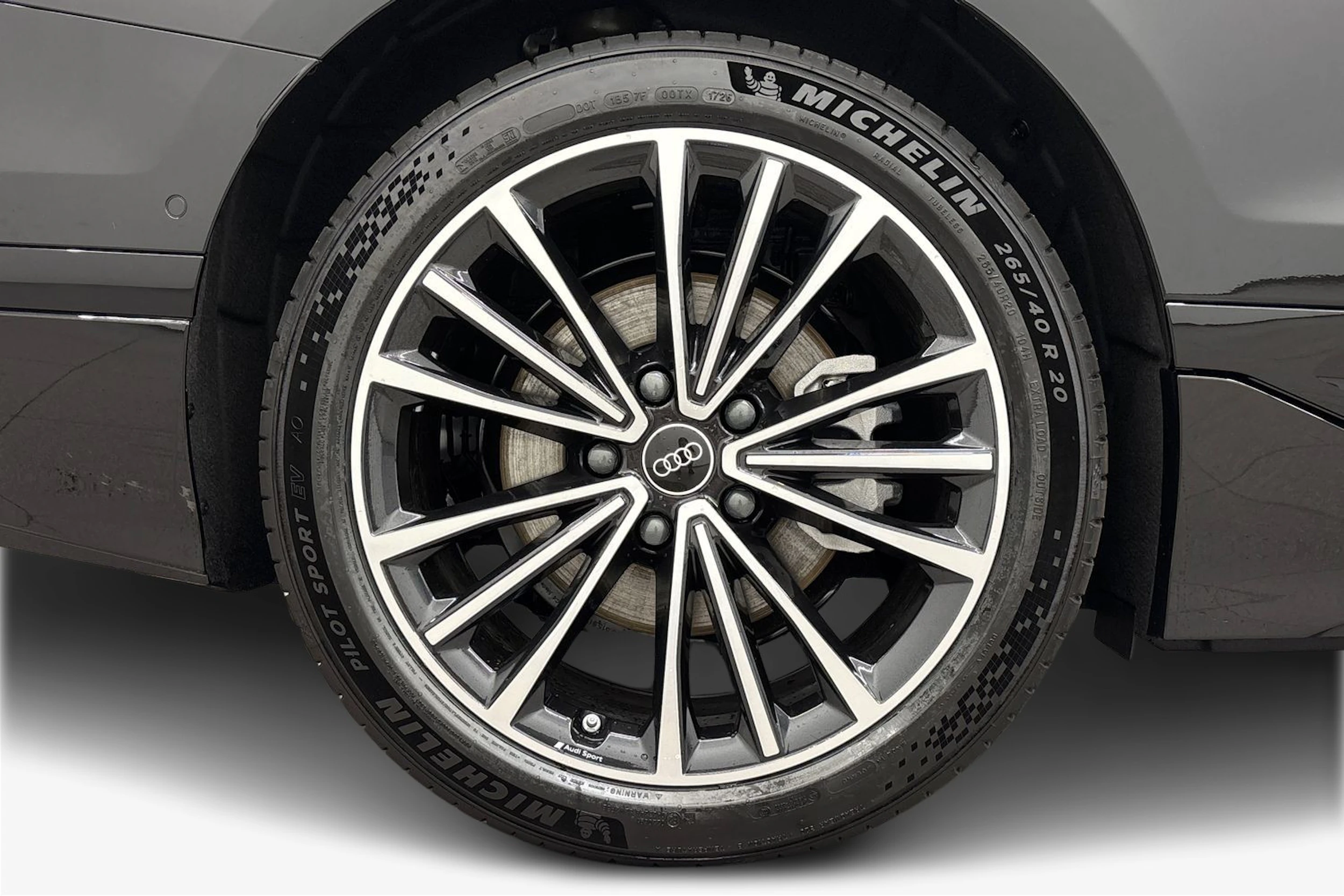 met. musta Audi A6 e-tron 2026 kuva 9.