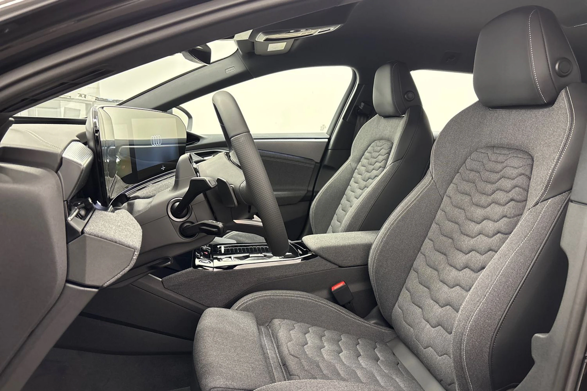 met. musta Audi A6 e-tron 2026 kuva 11.