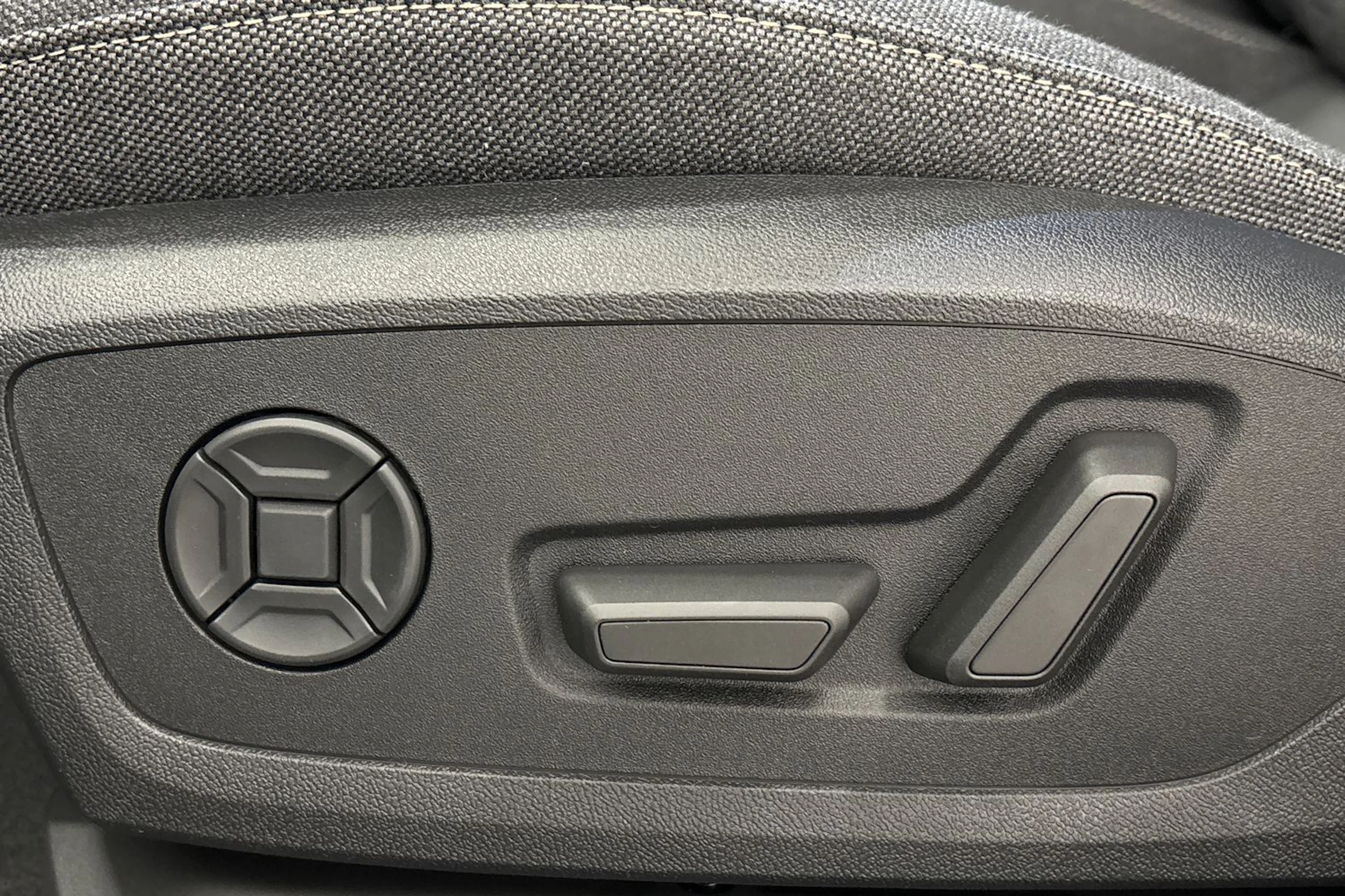 met. musta Audi A6 e-tron 2026 kuva 12.