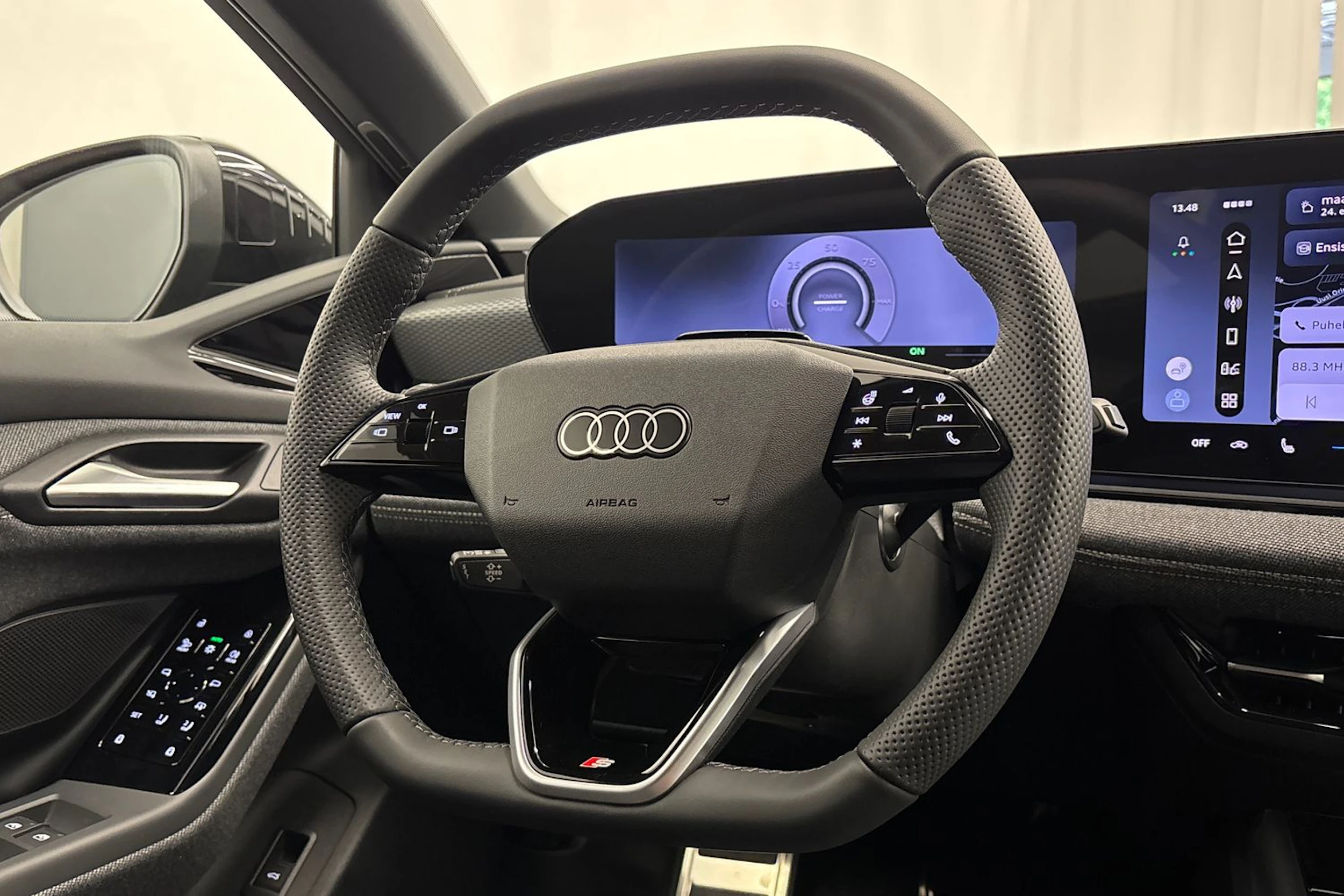 met. musta Audi A6 e-tron 2026 kuva 14.