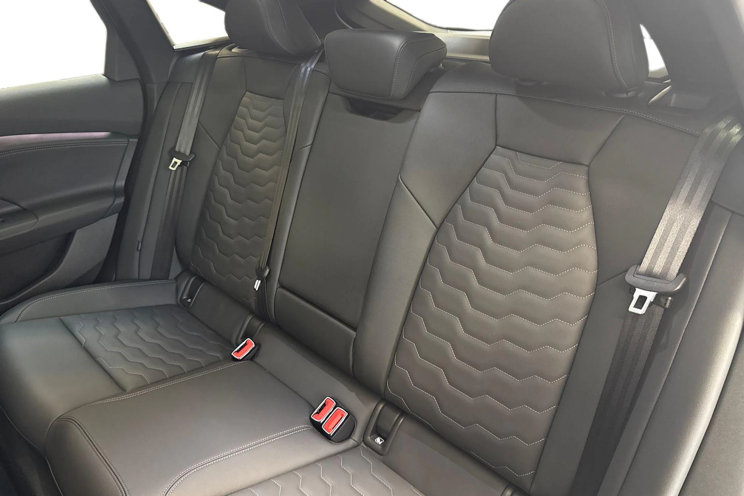 met. ruskea (beige) Audi A6 e-tron 2026 kuva 8.