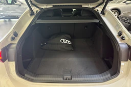 met. ruskea (beige) Audi A6 e-tron 2026 kuva 11.