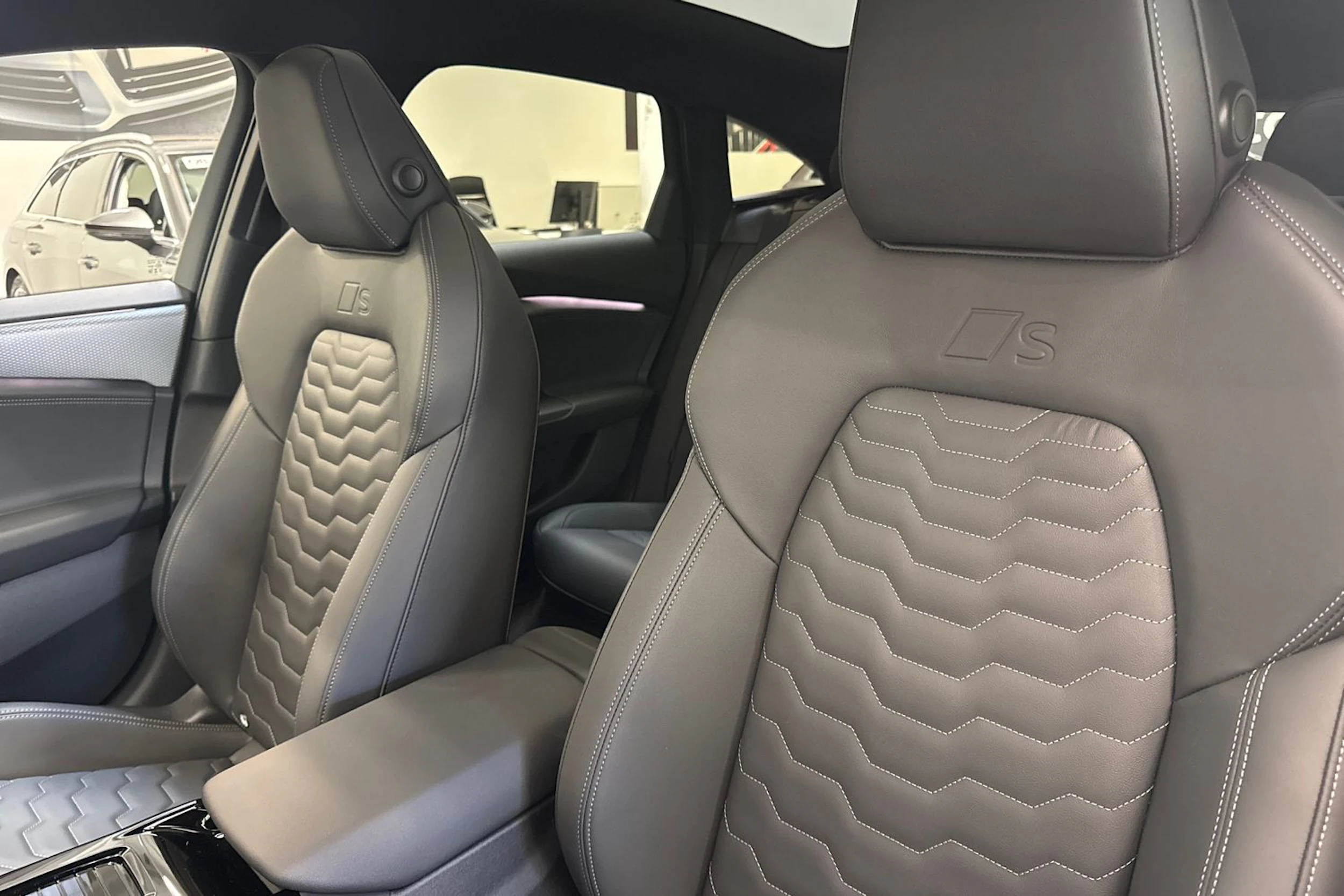 met. ruskea (beige) Audi A6 e-tron 2026 kuva 13.