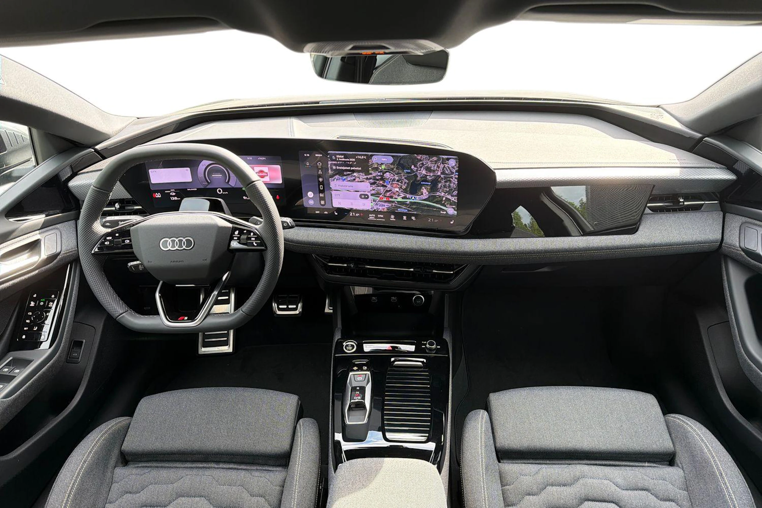harmaa Audi A6 e-tron 2026 kuva 7.