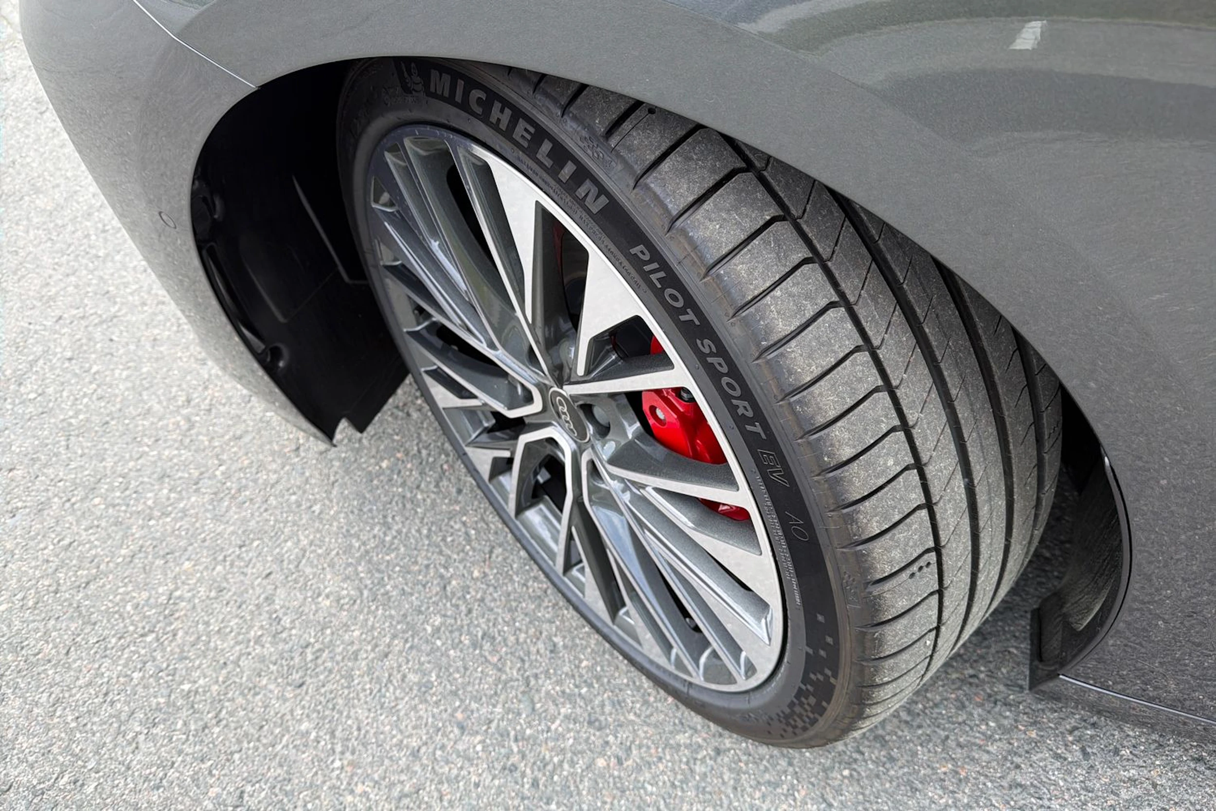 harmaa Audi A6 e-tron 2026 kuva 10.