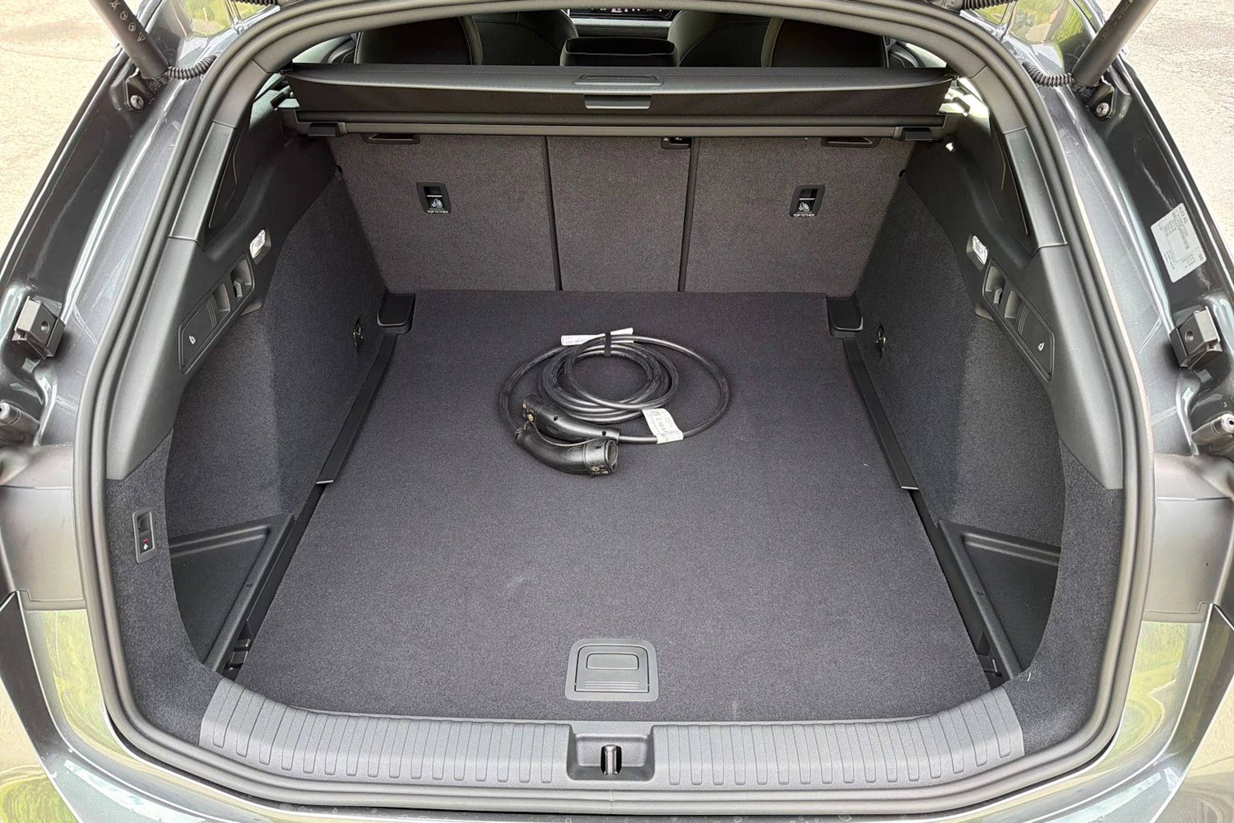 harmaa Audi A6 e-tron 2026 kuva 12.