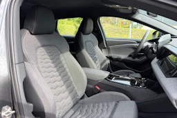 harmaa Audi A6 e-tron 2026 kuva 14.