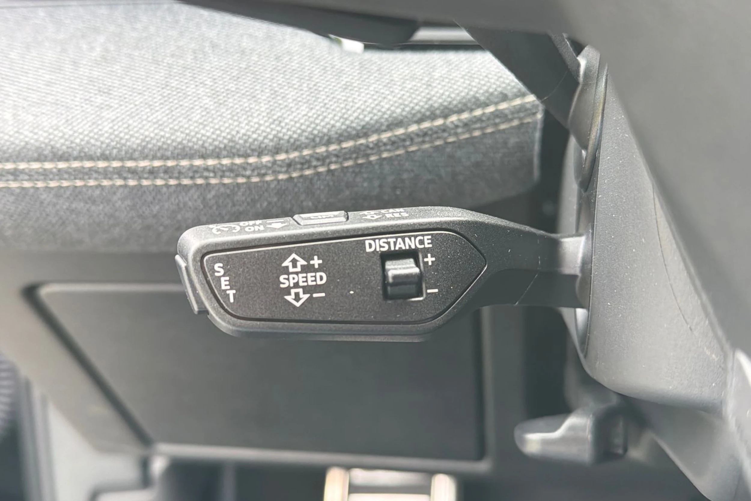 harmaa Audi A6 e-tron 2026 kuva 15.