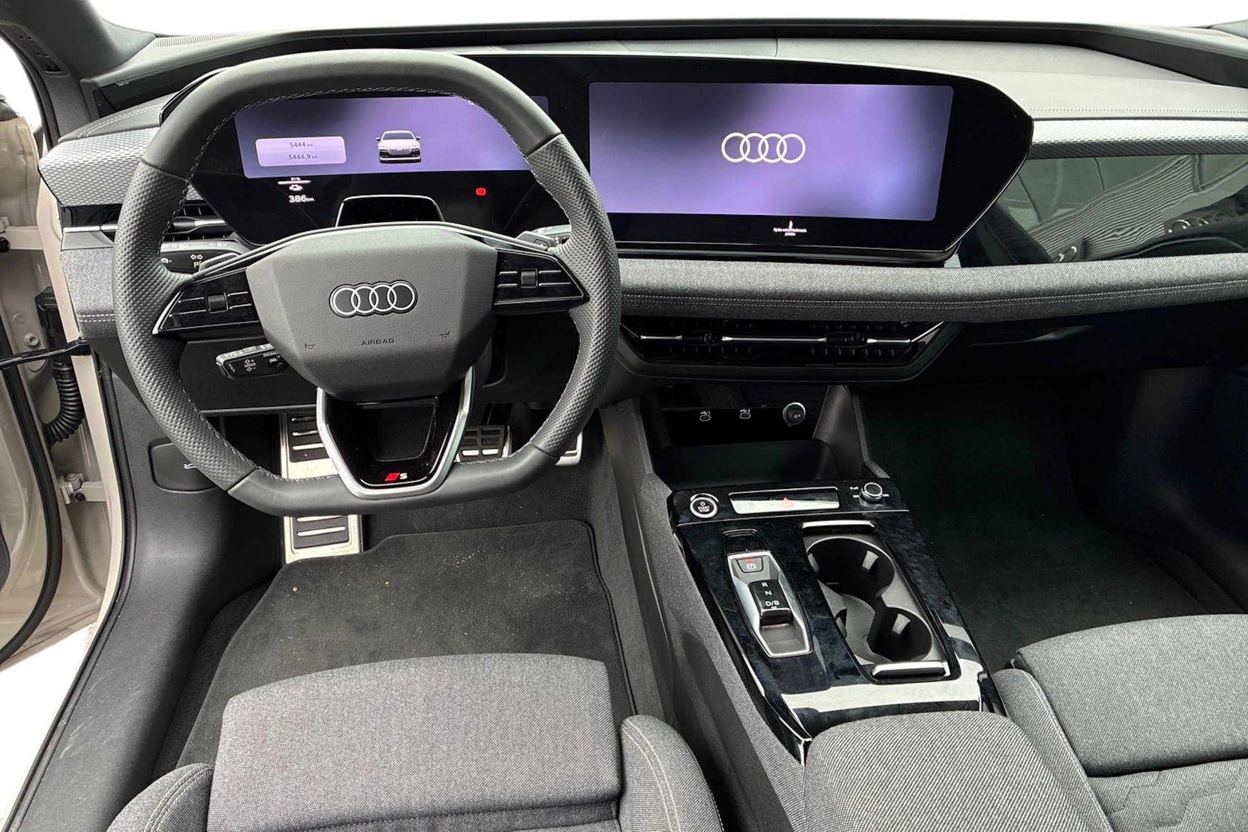 ruskea (beige) Audi A6 e-tron 2026 kuva 7.