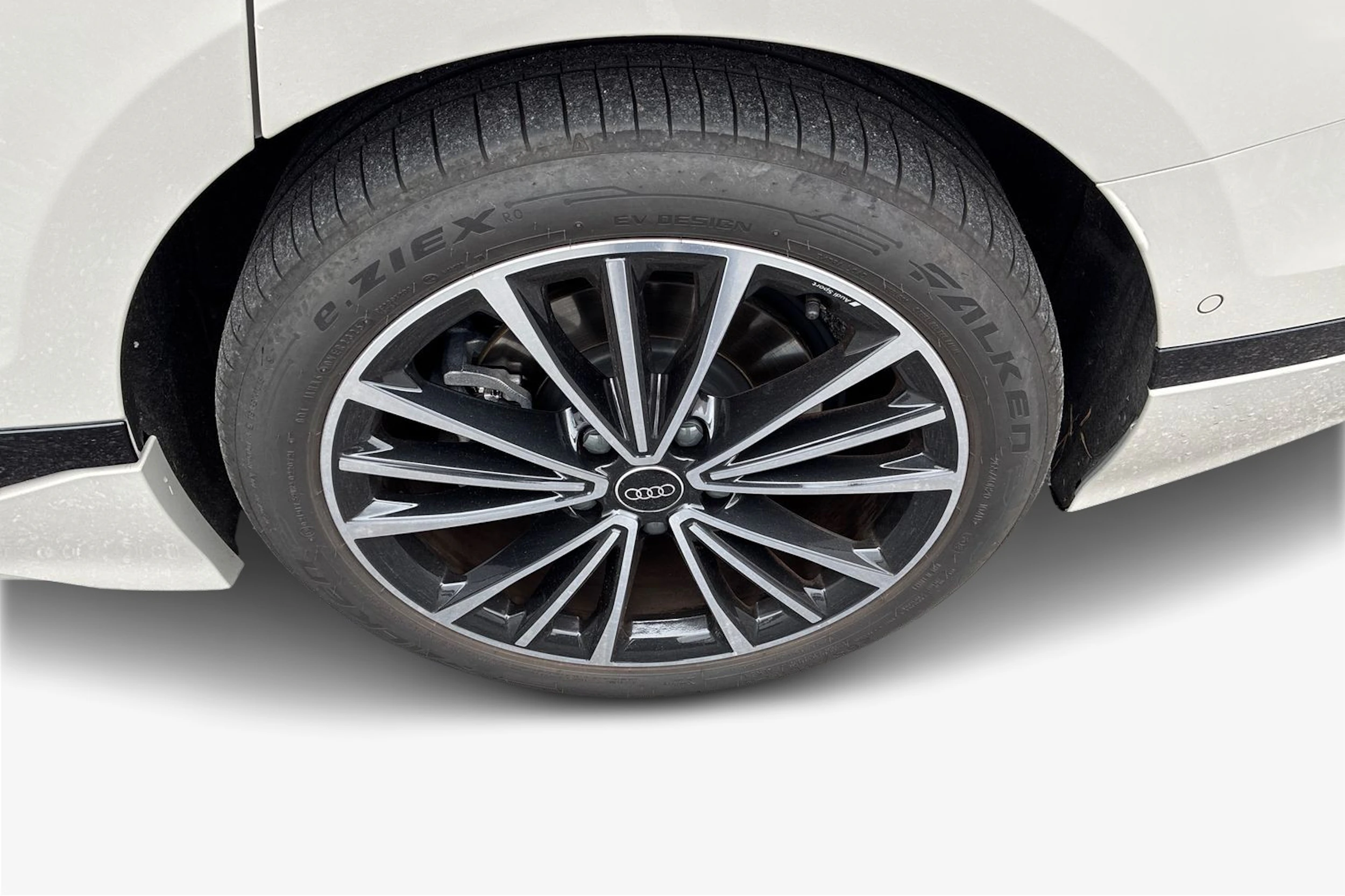 ruskea (beige) Audi A6 e-tron 2026 kuva 9.