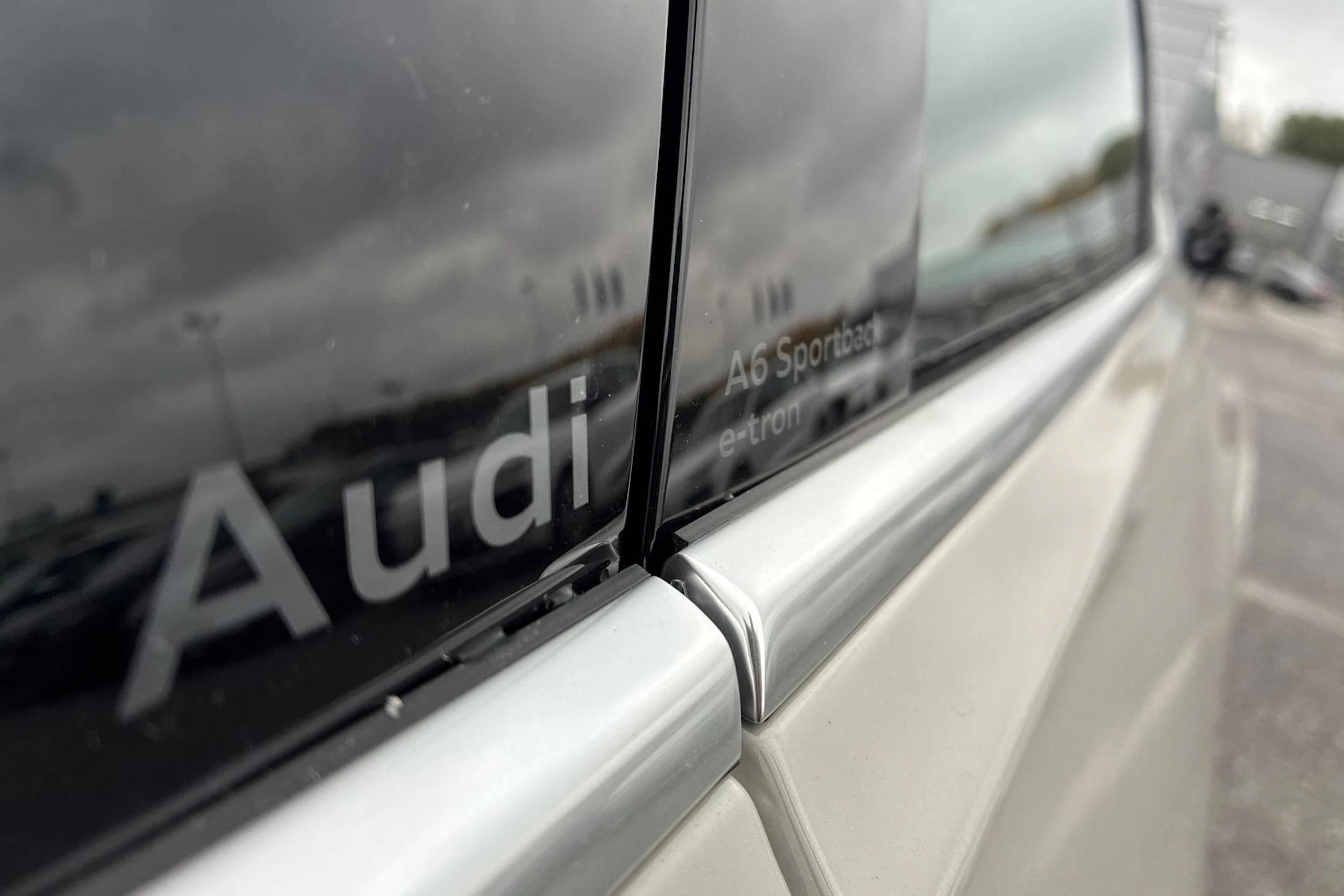 ruskea (beige) Audi A6 e-tron 2026 kuva 11.