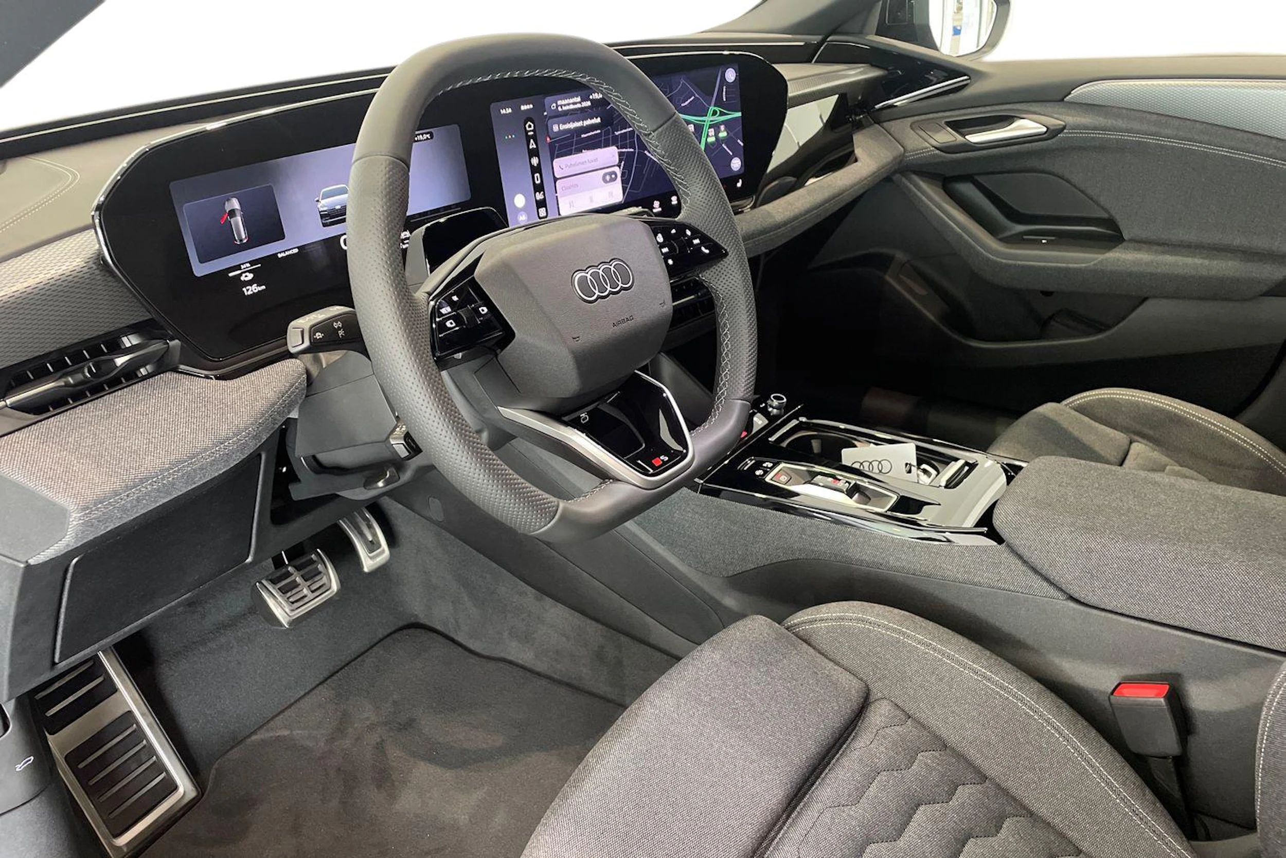 musta Audi A6 e-tron 2026 kuva 6.