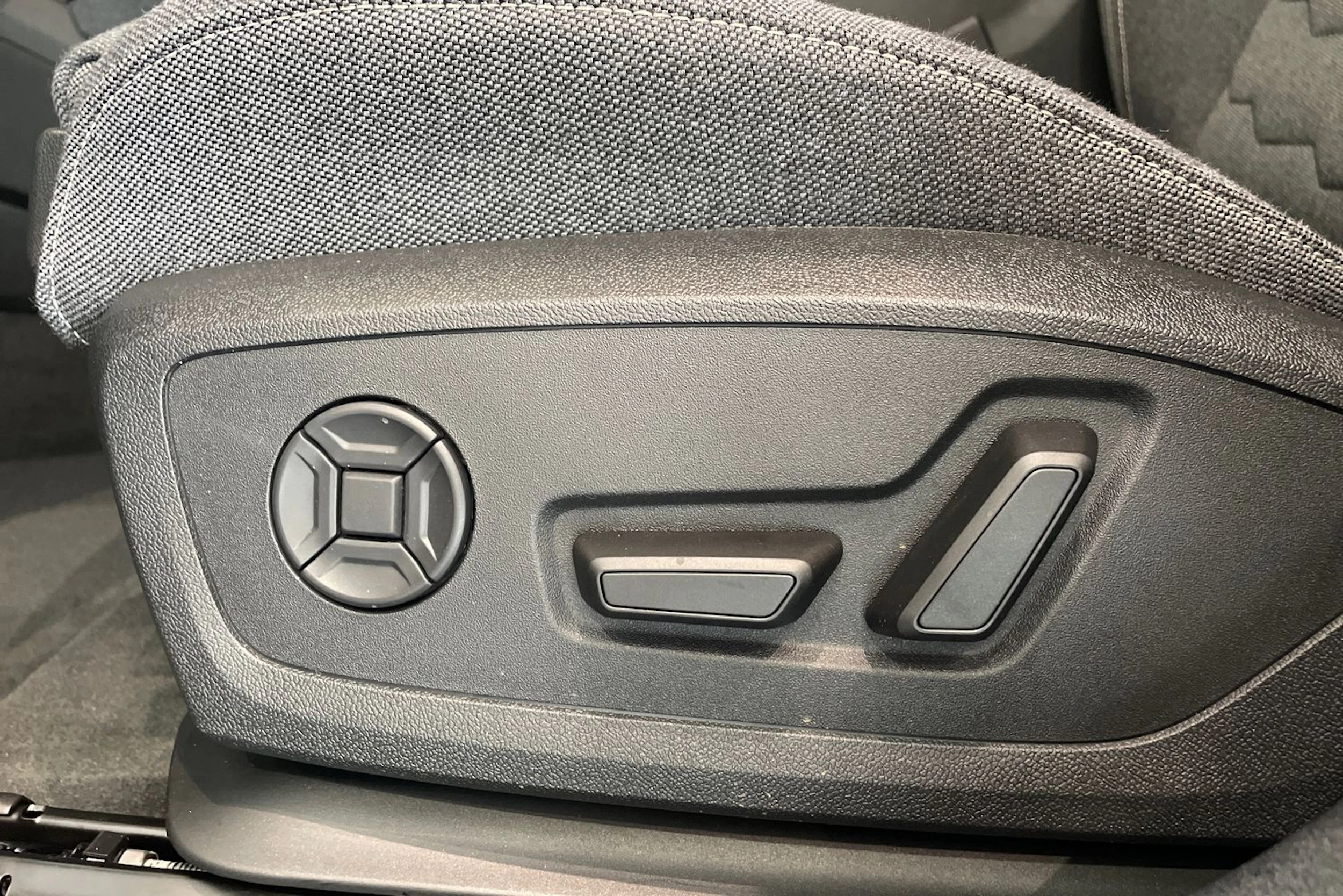 musta Audi A6 e-tron 2026 kuva 11.