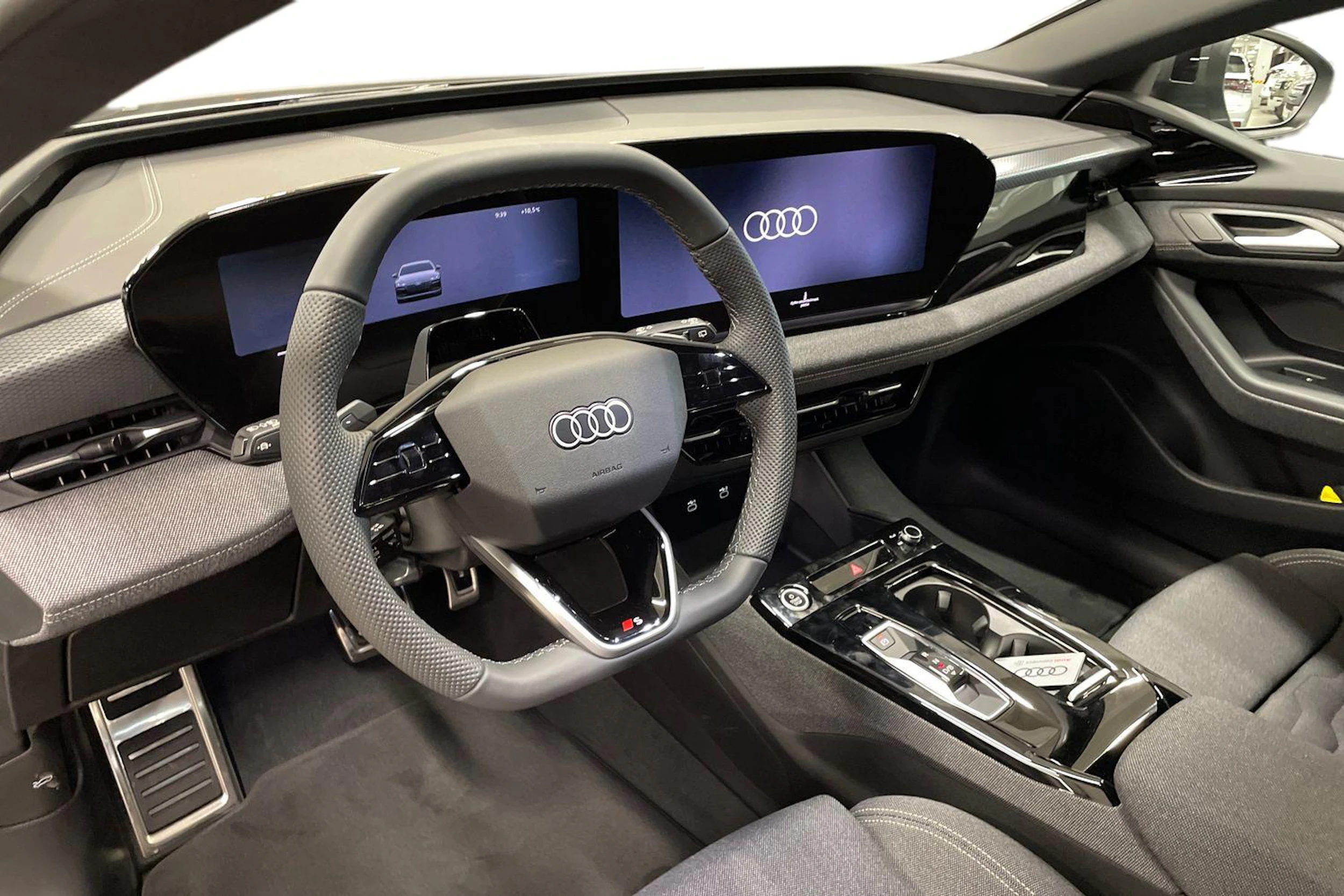 harmaa Audi A6 e-tron 2026 kuva 6.