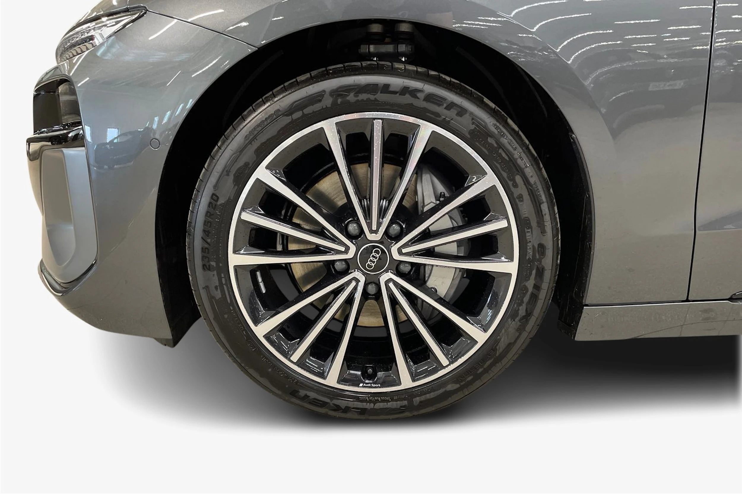 harmaa Audi A6 e-tron 2026 kuva 9.