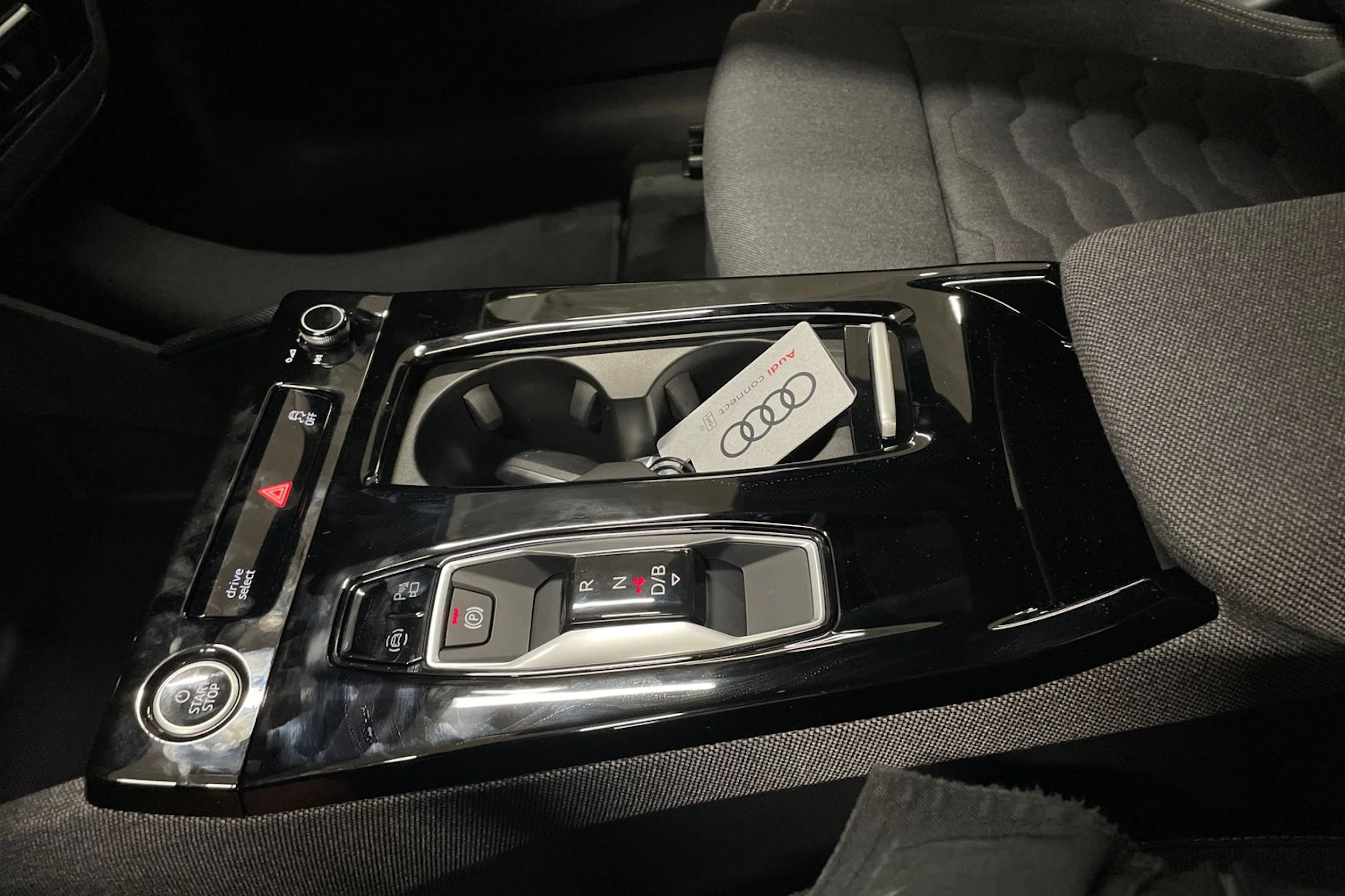 harmaa Audi A6 e-tron 2026 kuva 15.