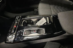 harmaa Audi A6 e-tron 2026 kuva 15.