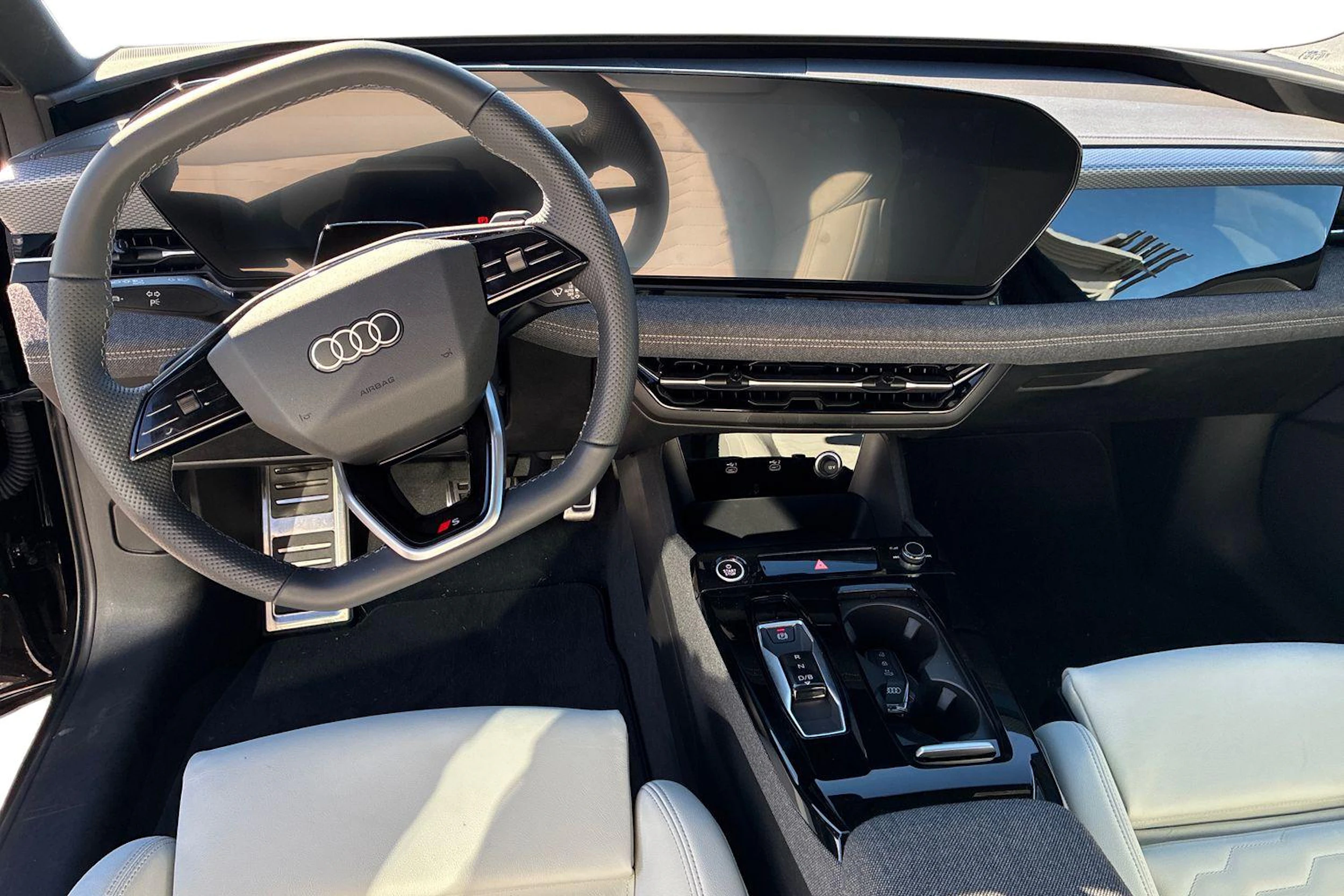 musta Audi A6 e-tron 2026 kuva 7.