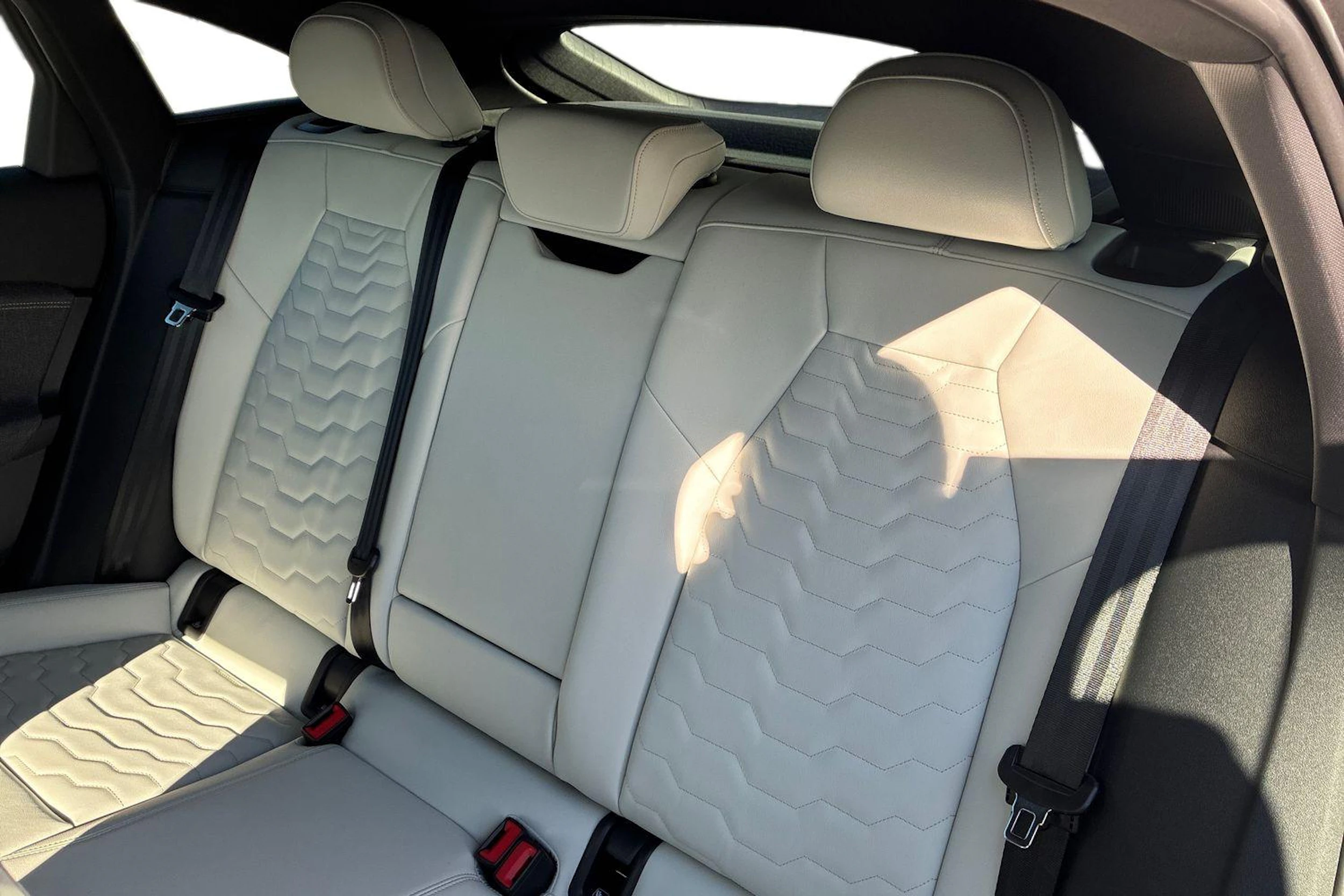 musta Audi A6 e-tron 2026 kuva 8.