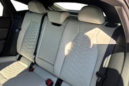 musta Audi A6 e-tron 2026 kuva 8.