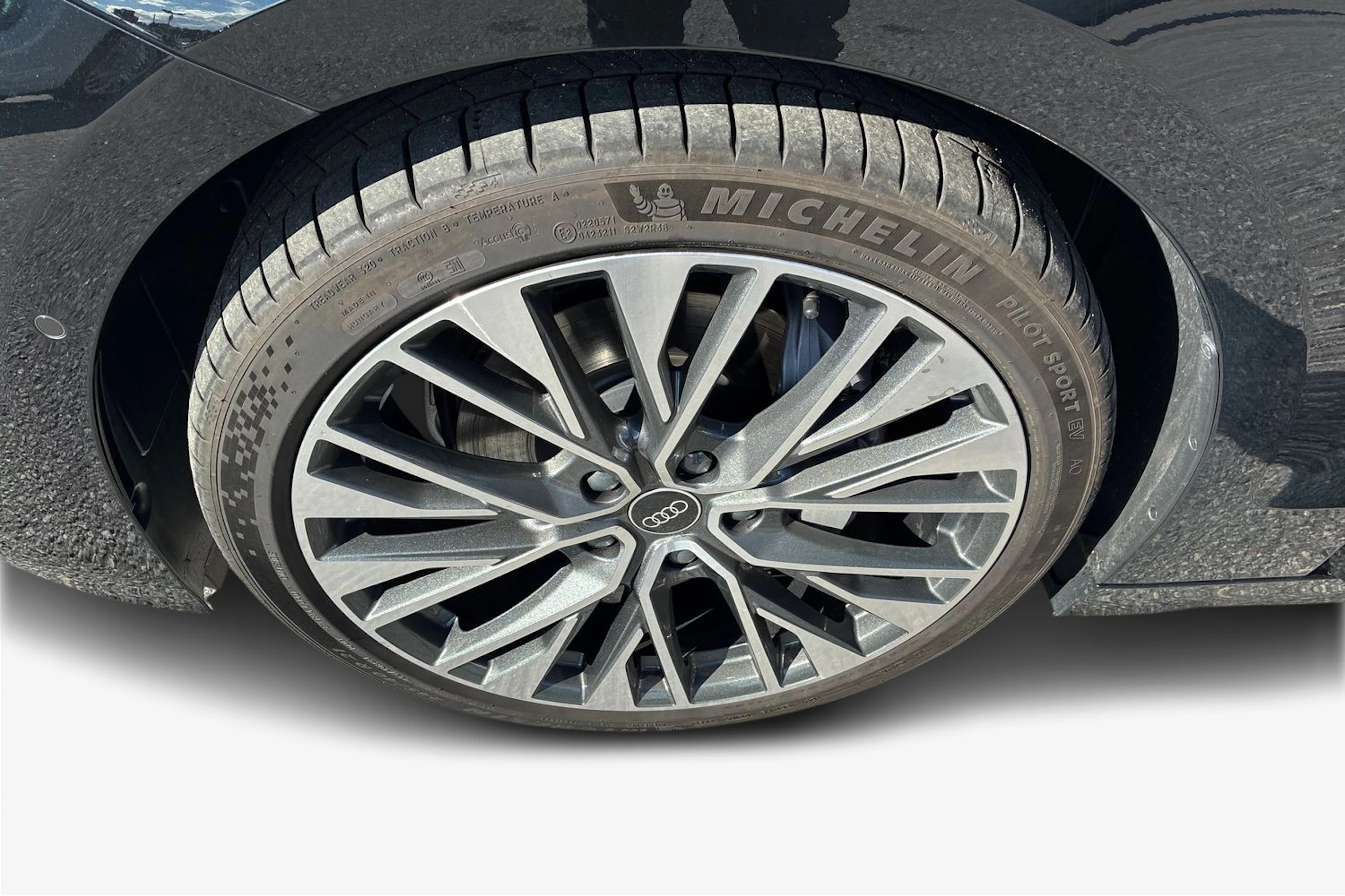 musta Audi A6 e-tron 2026 kuva 9.