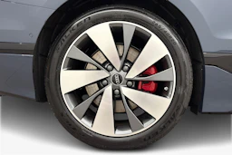 met. sininen Audi A6 e-tron 2026 kuva 9.