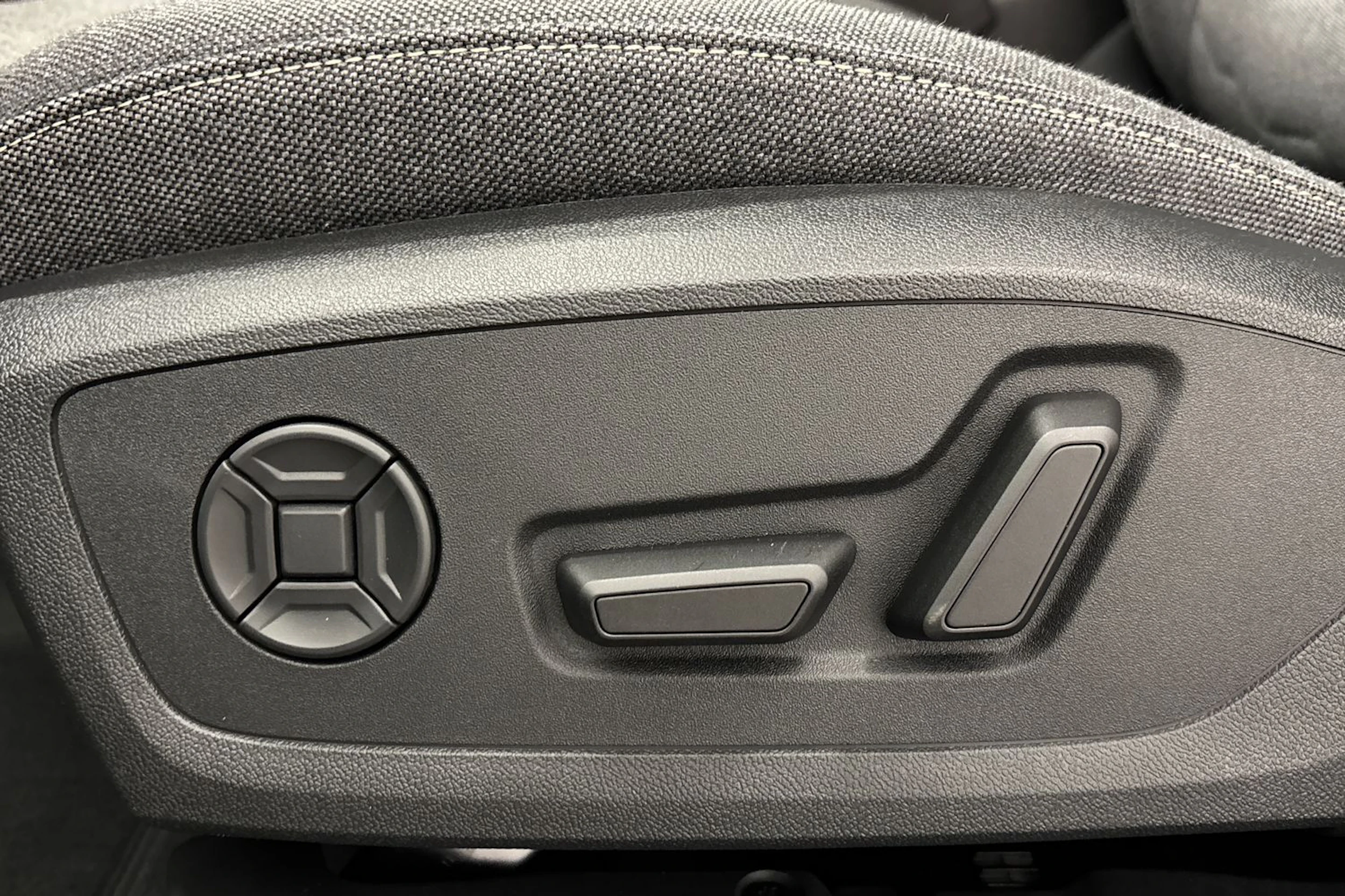 met. sininen Audi A6 e-tron 2026 kuva 12.