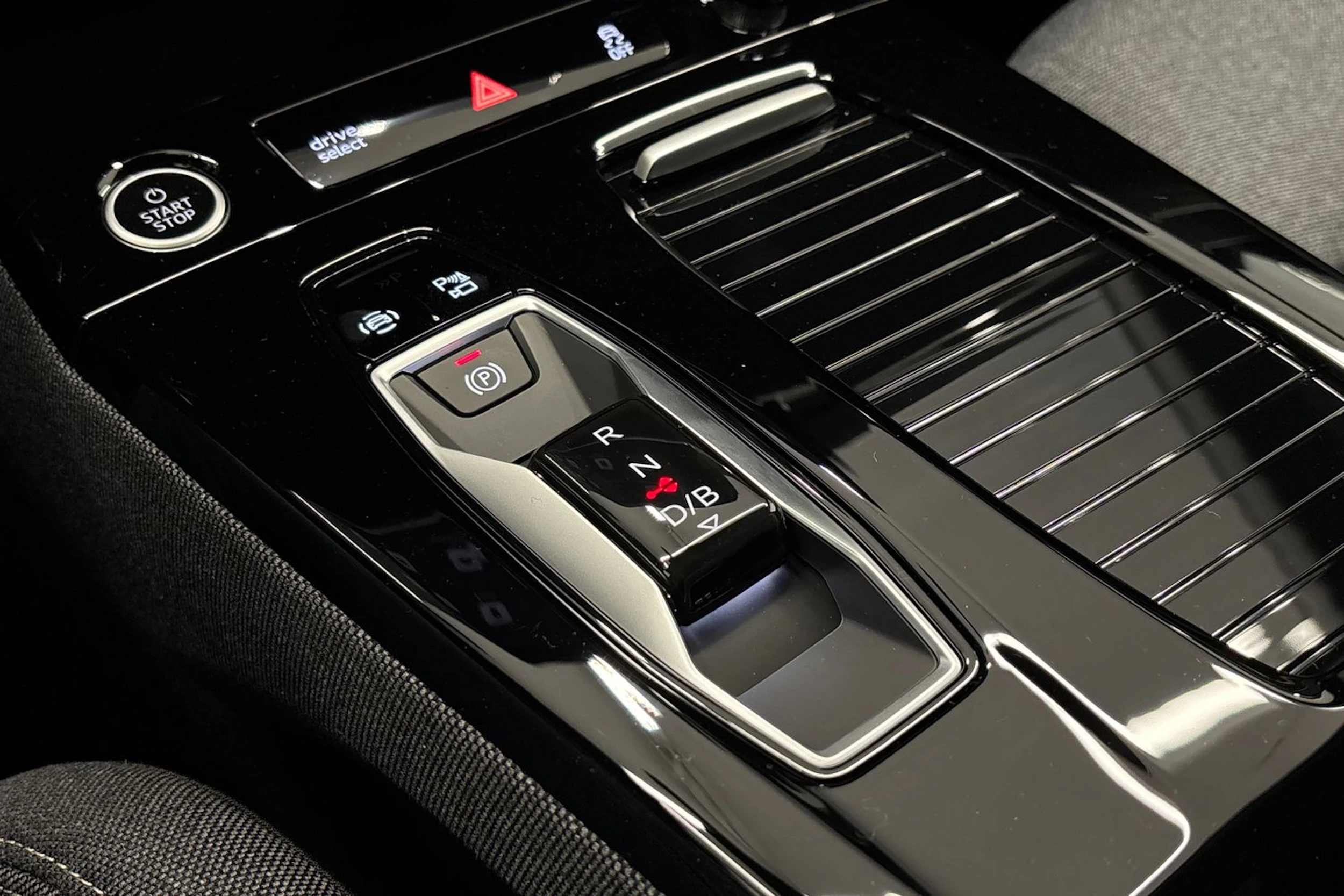 met. sininen Audi A6 e-tron 2026 kuva 29.