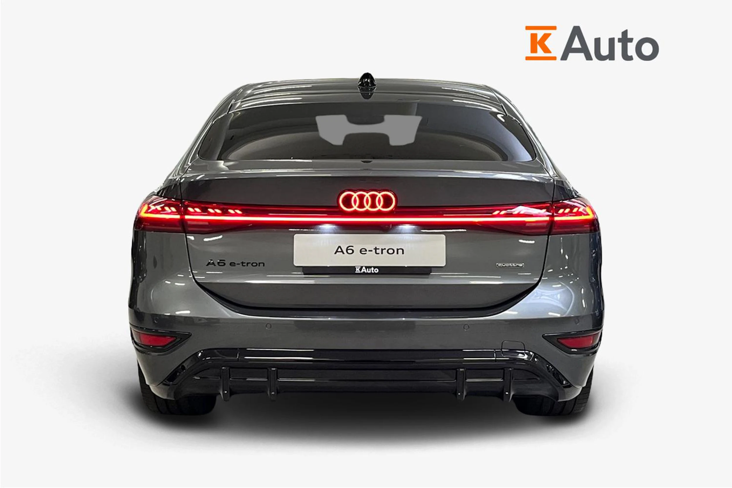 harmaa Audi A6 e-tron 2026 kuva 3.