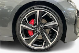 harmaa Audi A6 e-tron 2026 kuva 9.
