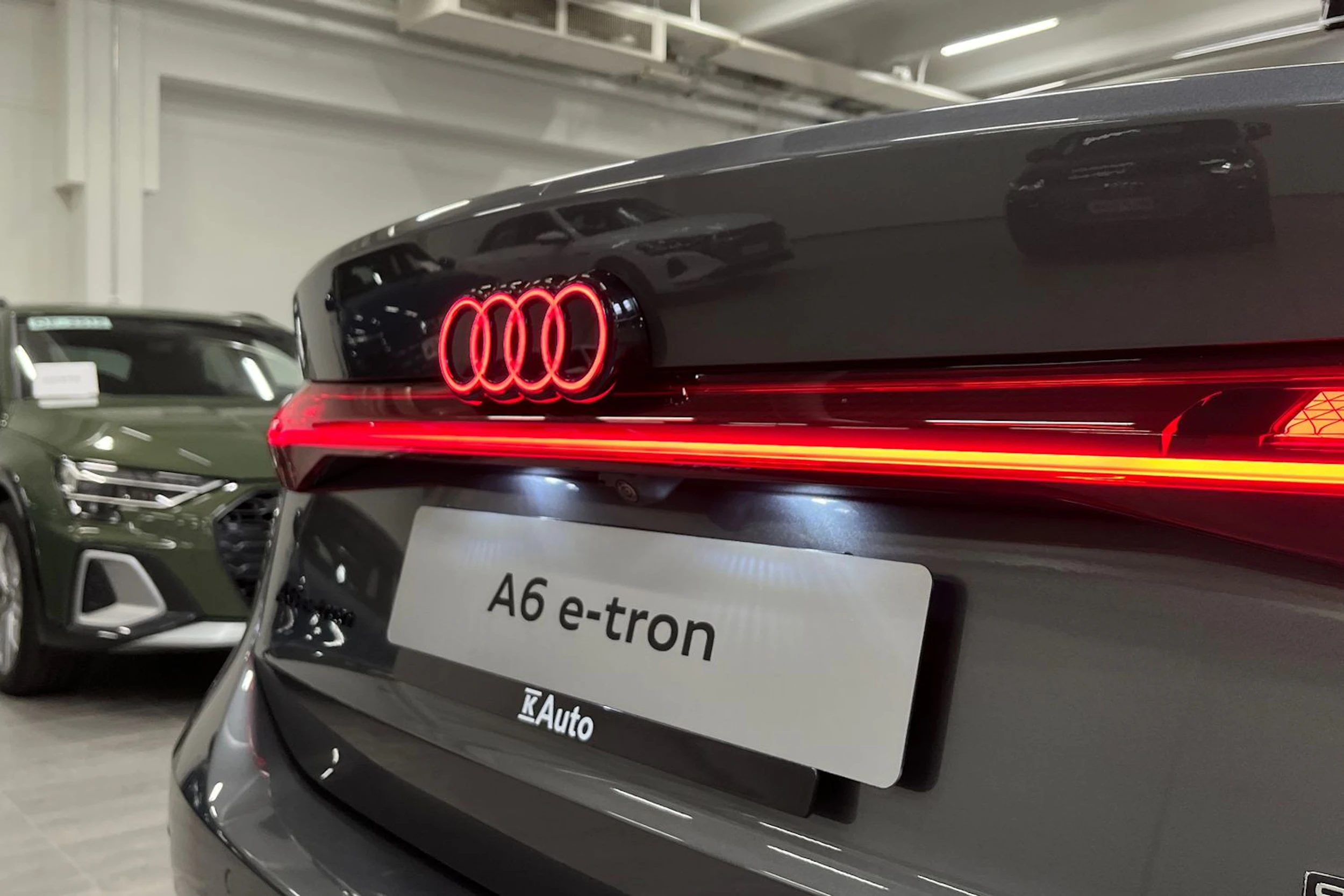 harmaa Audi A6 e-tron 2026 kuva 14.