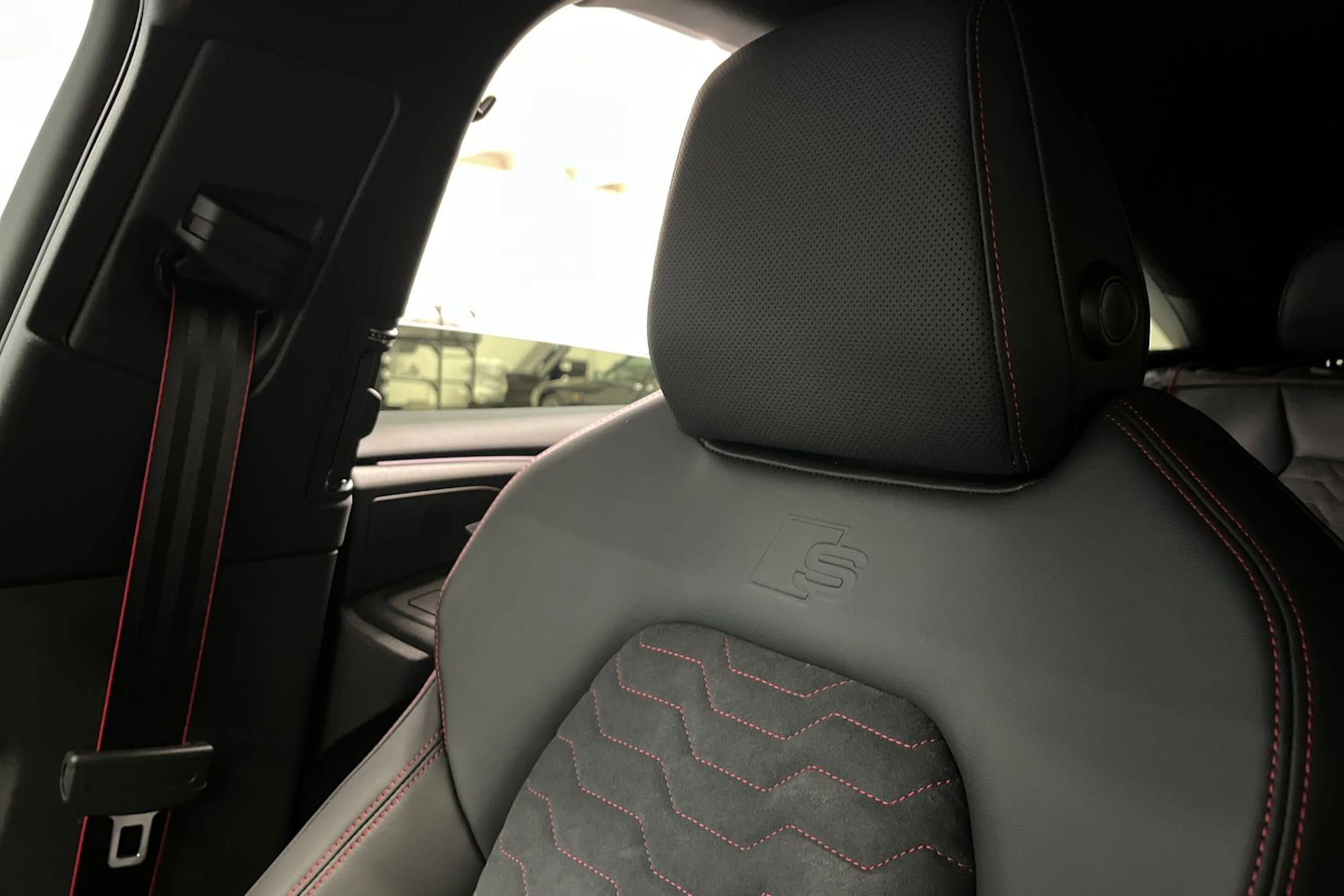 harmaa Audi A6 e-tron 2026 kuva 15.