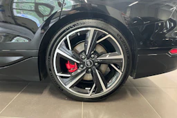 met. musta Audi A6 e-tron 2026 kuva 10.